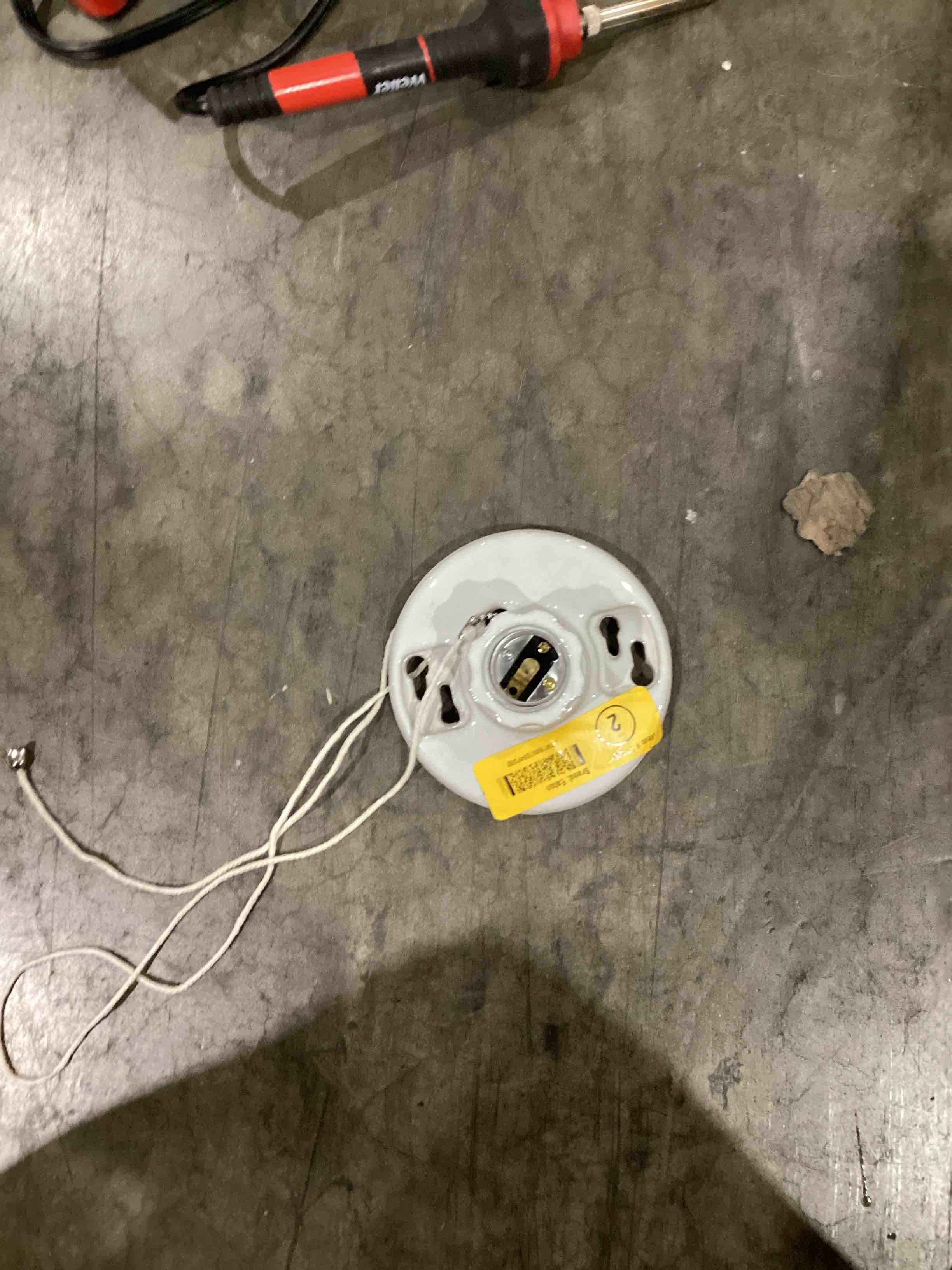 medium base ceiling receptacle 