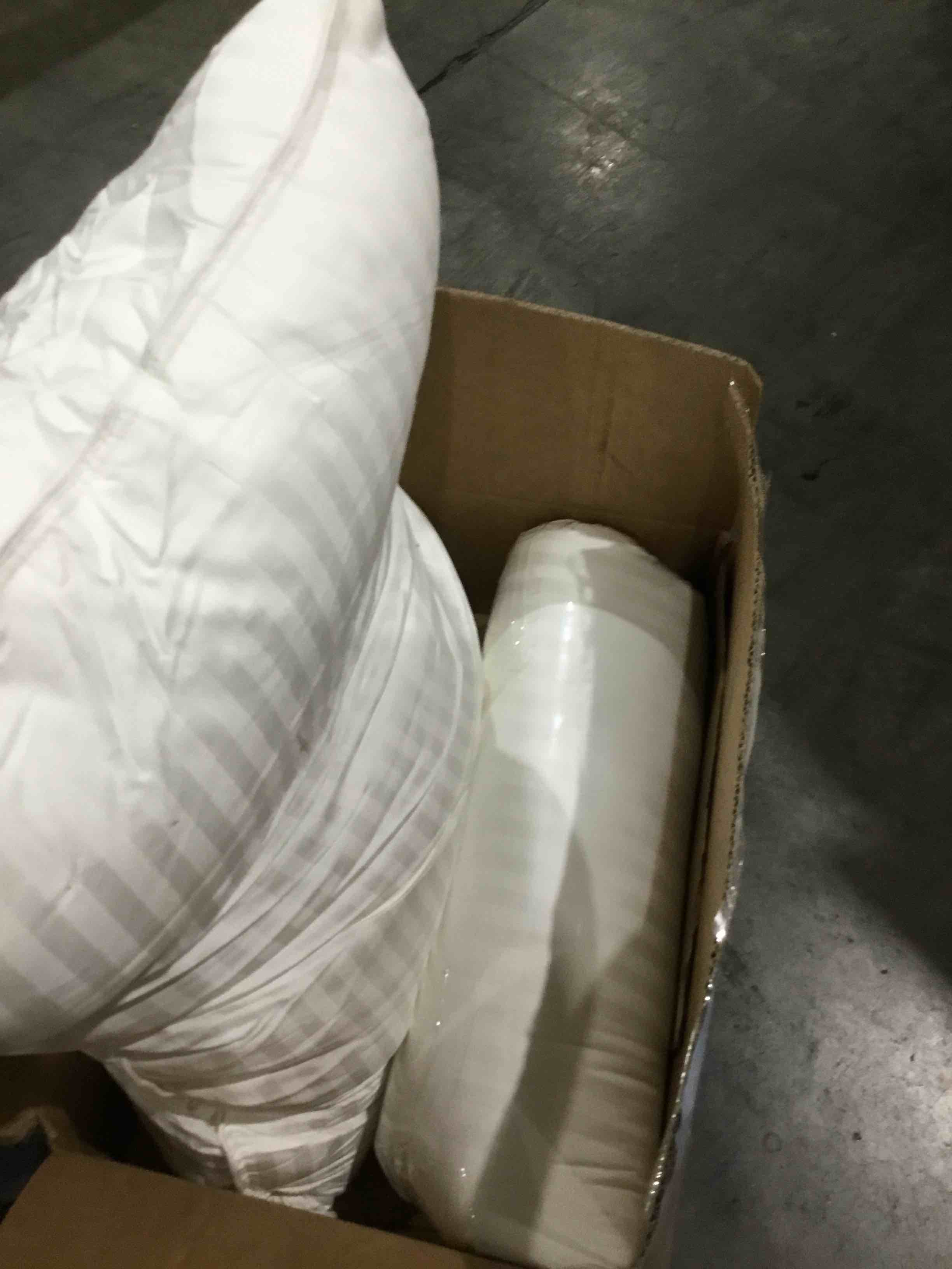2 white pillows