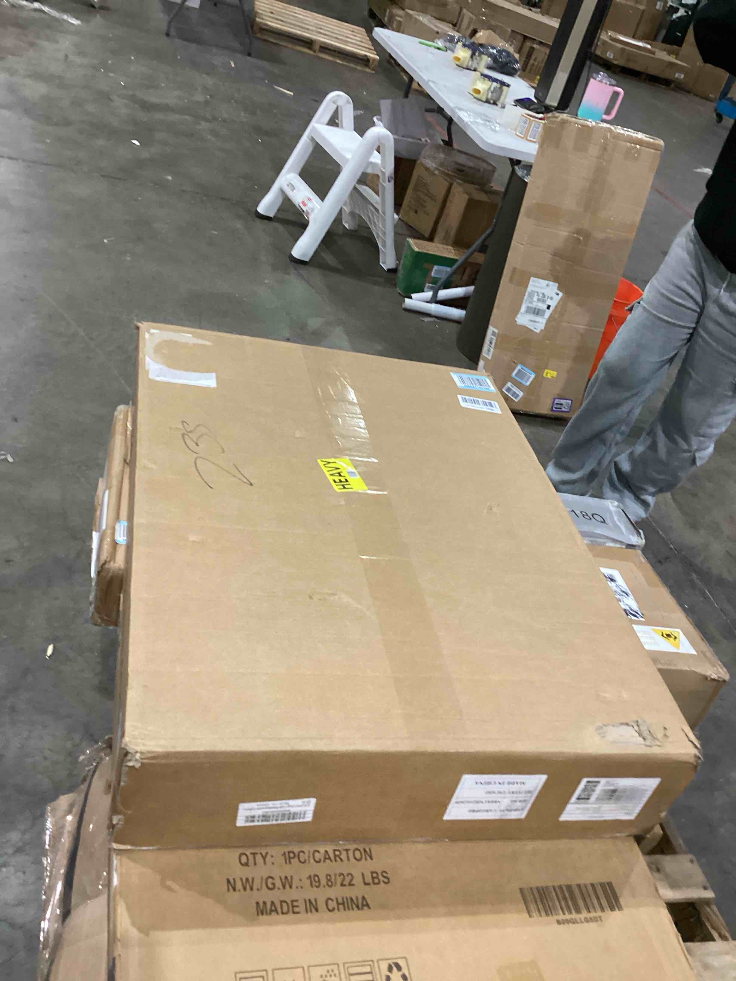 https://s3.amazonaws.com/lotting-images-prod/bidfta/PPE1579984_1744822896221.jpeg