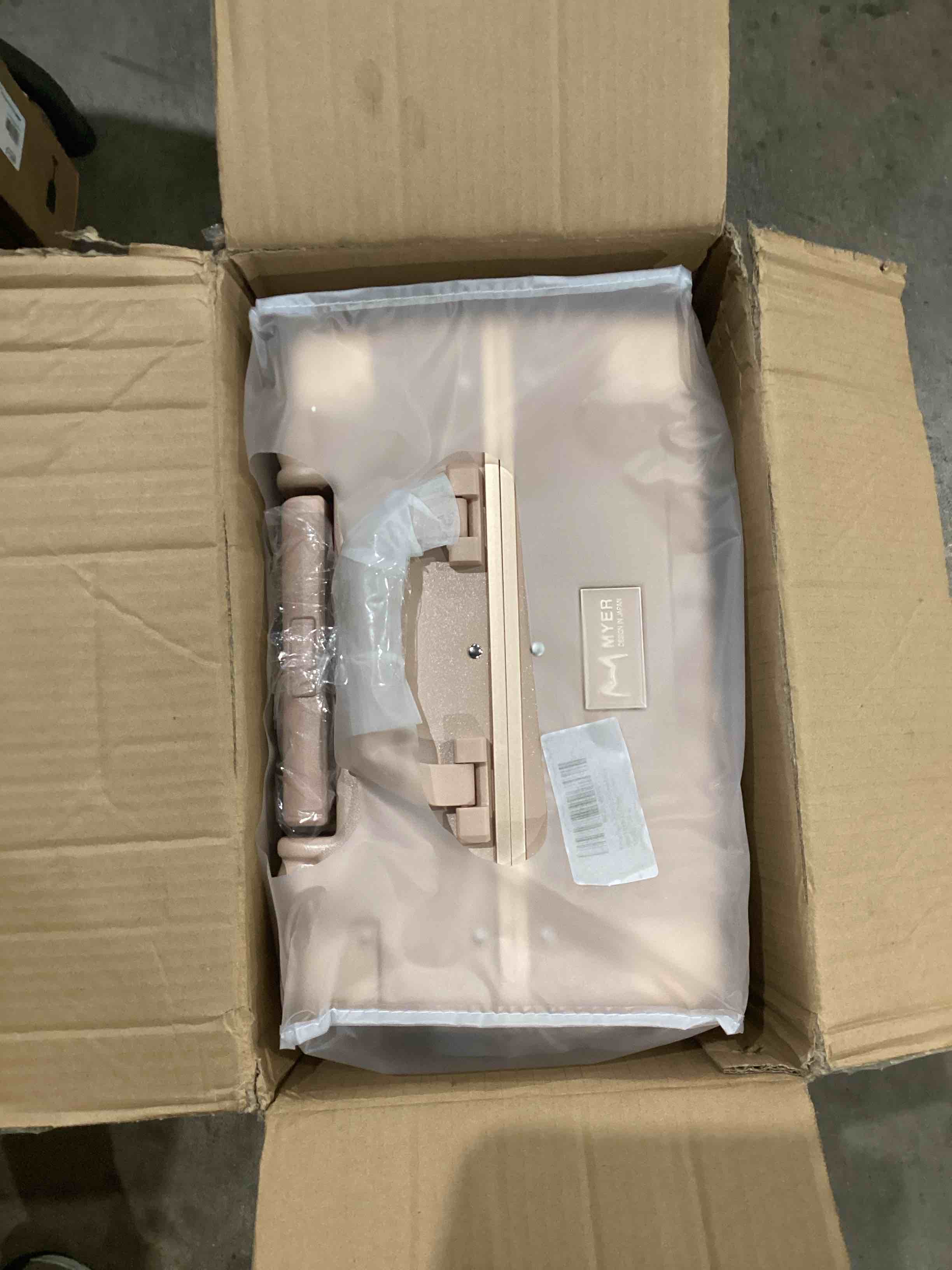 https://s3.amazonaws.com/lotting-images-prod/bidfta/PPE1581662_1746797626099.jpeg
