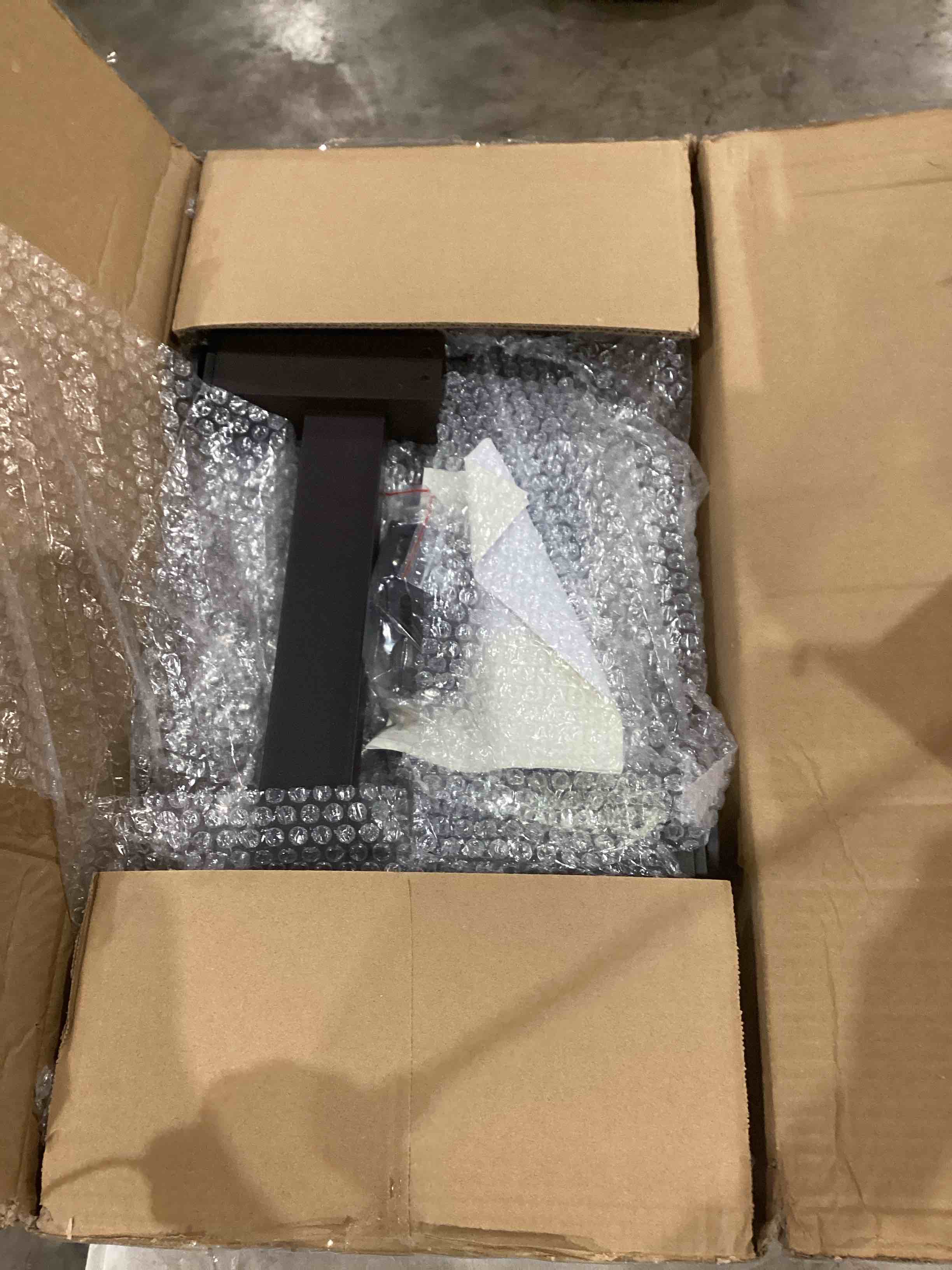 https://s3.amazonaws.com/lotting-images-prod/bidfta/PPE1582847_1746132332921.jpeg
