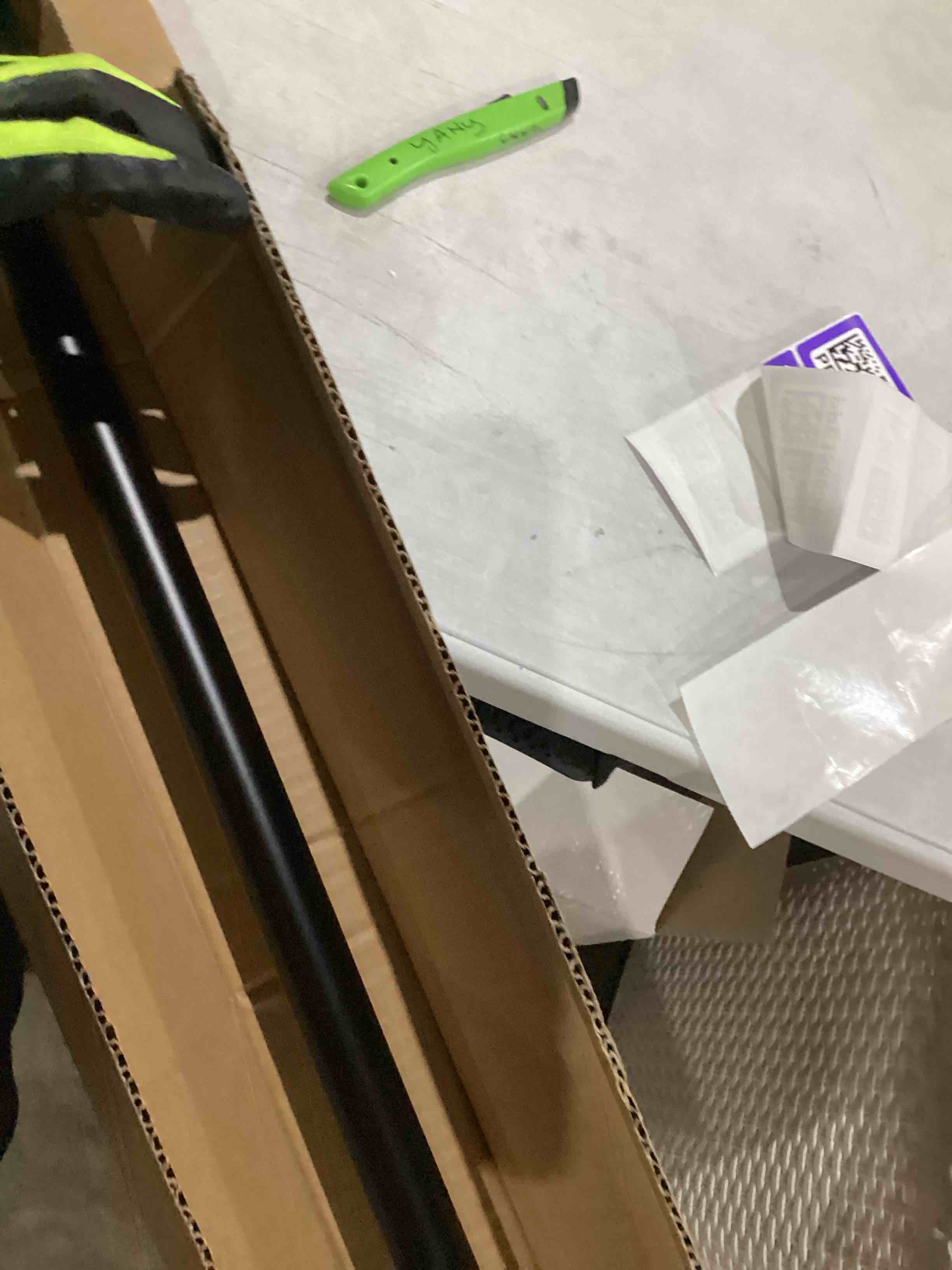 https://s3.amazonaws.com/lotting-images-prod/bidfta/PPE1586045_1745928772667.jpeg