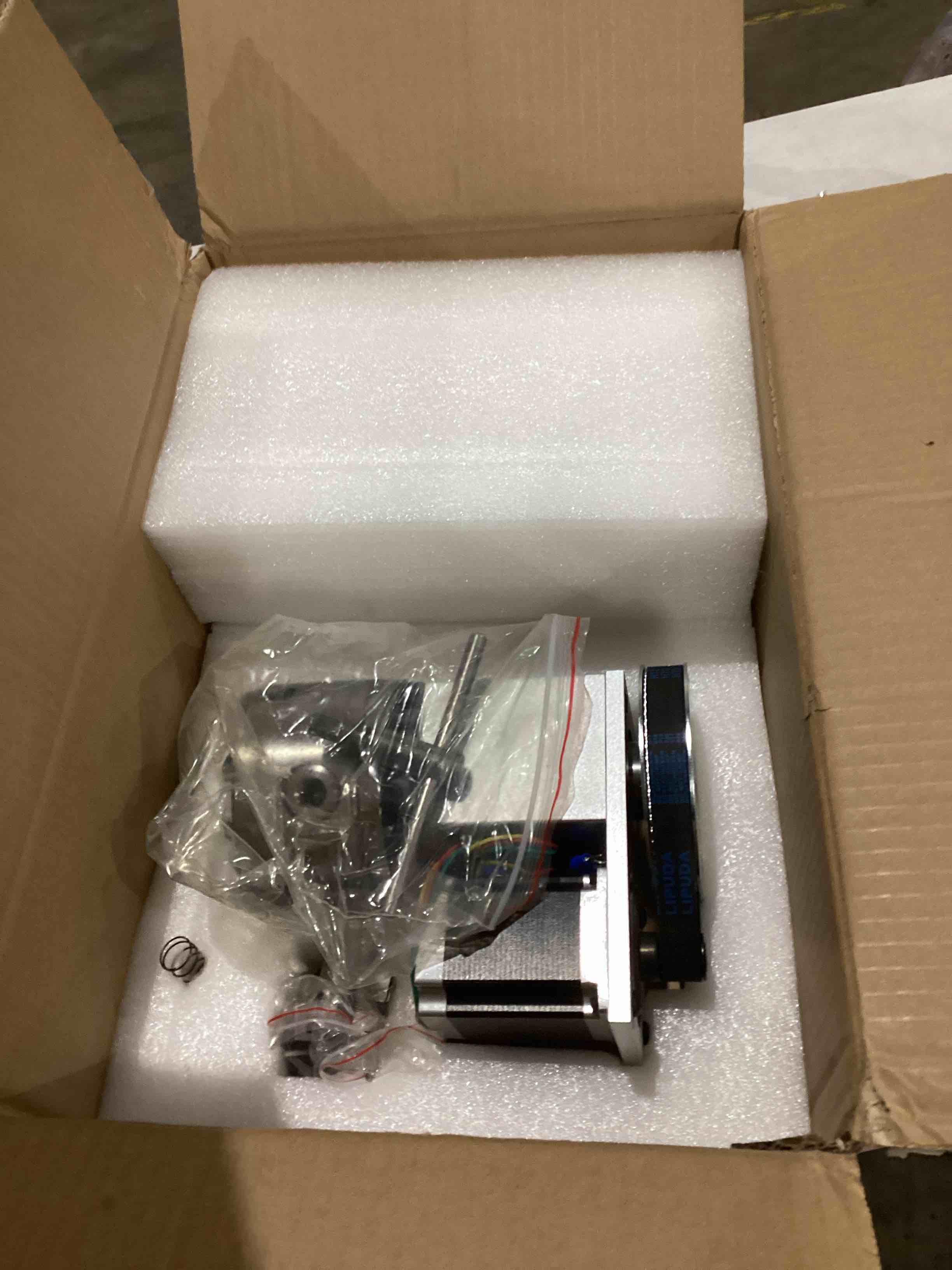 https://s3.amazonaws.com/lotting-images-prod/bidfta/PPE1586085_1745932830859.jpeg