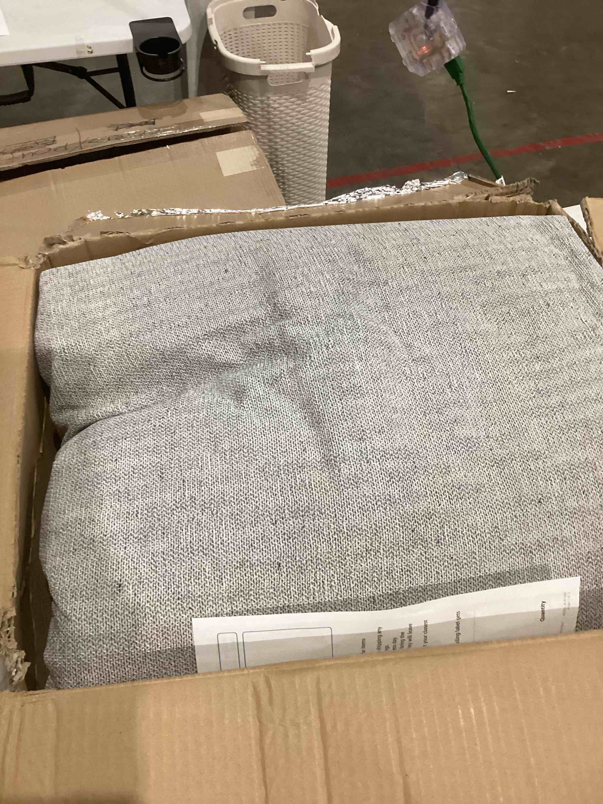 https://s3.amazonaws.com/lotting-images-prod/bidfta/PPE1586818_1746127389190.jpeg