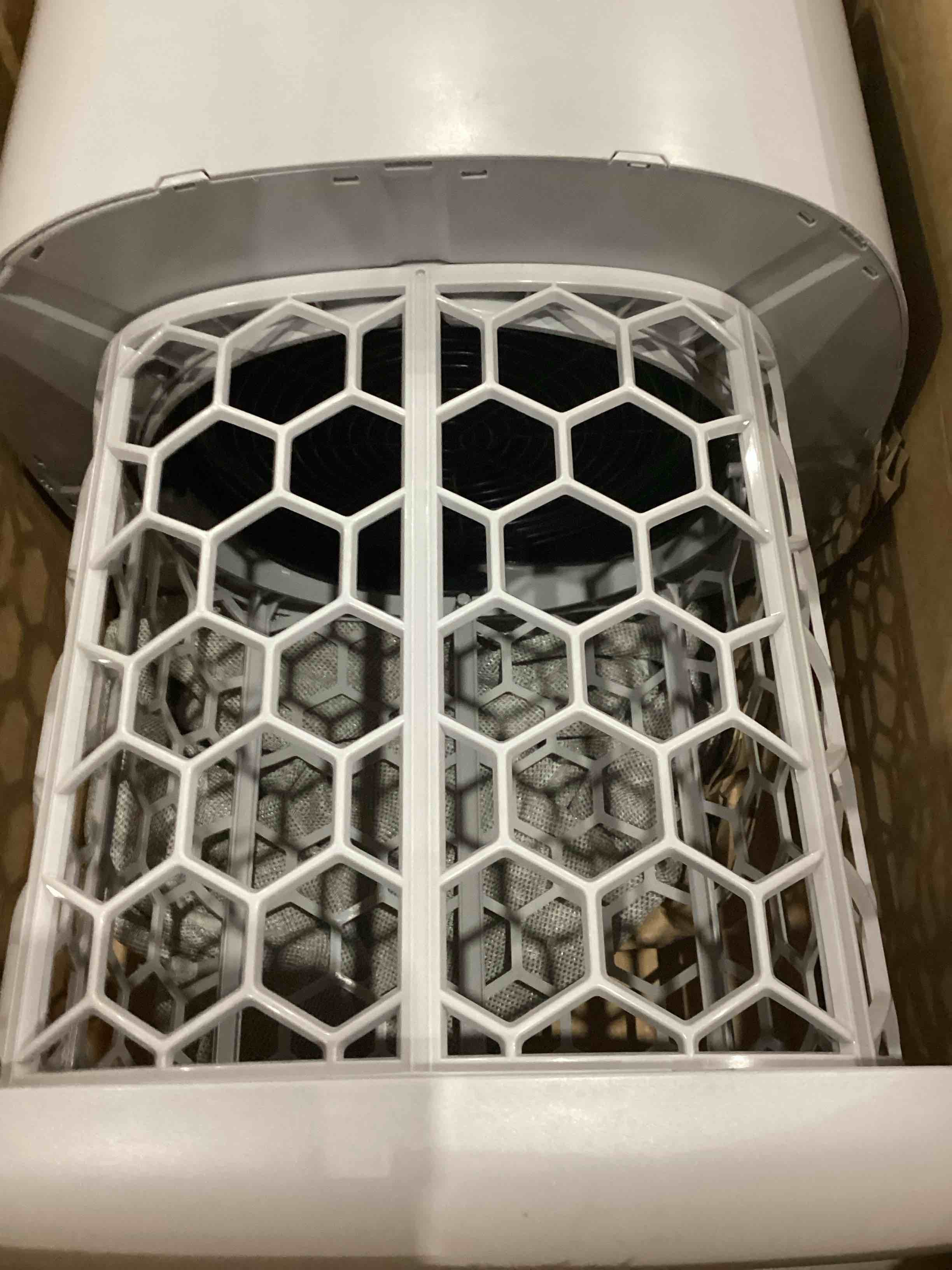 https://s3.amazonaws.com/lotting-images-prod/bidfta/PPE1590814_1754664935148.jpeg