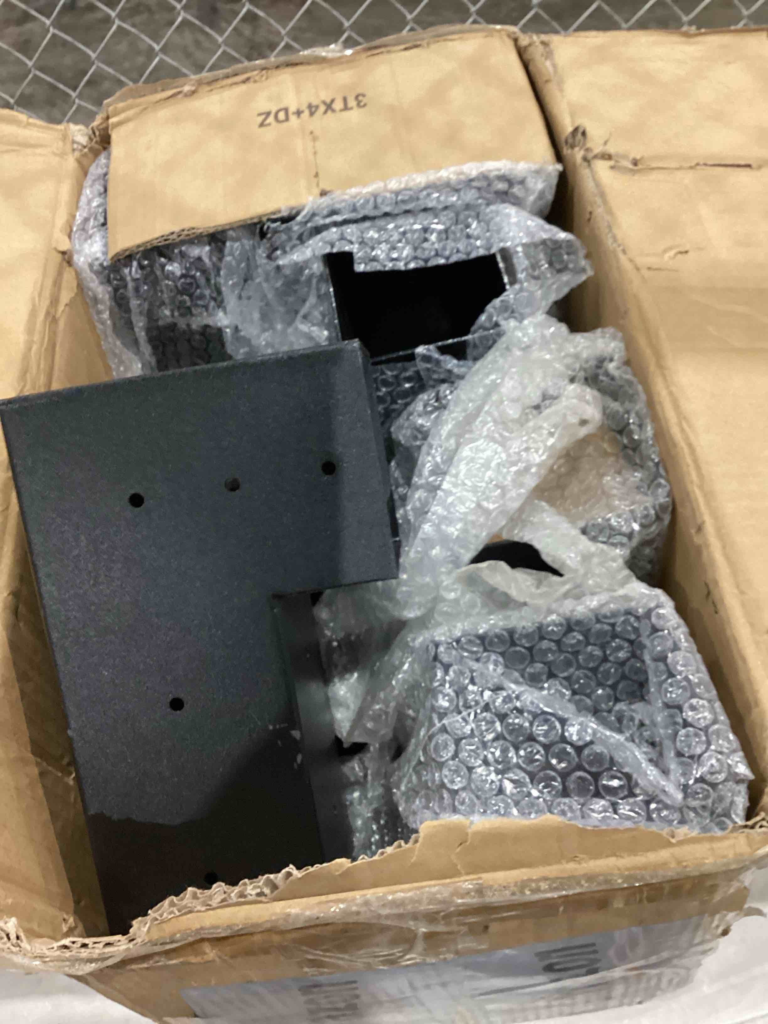 https://s3.amazonaws.com/lotting-images-prod/bidfta/PPE1590929_1755011394638.jpeg