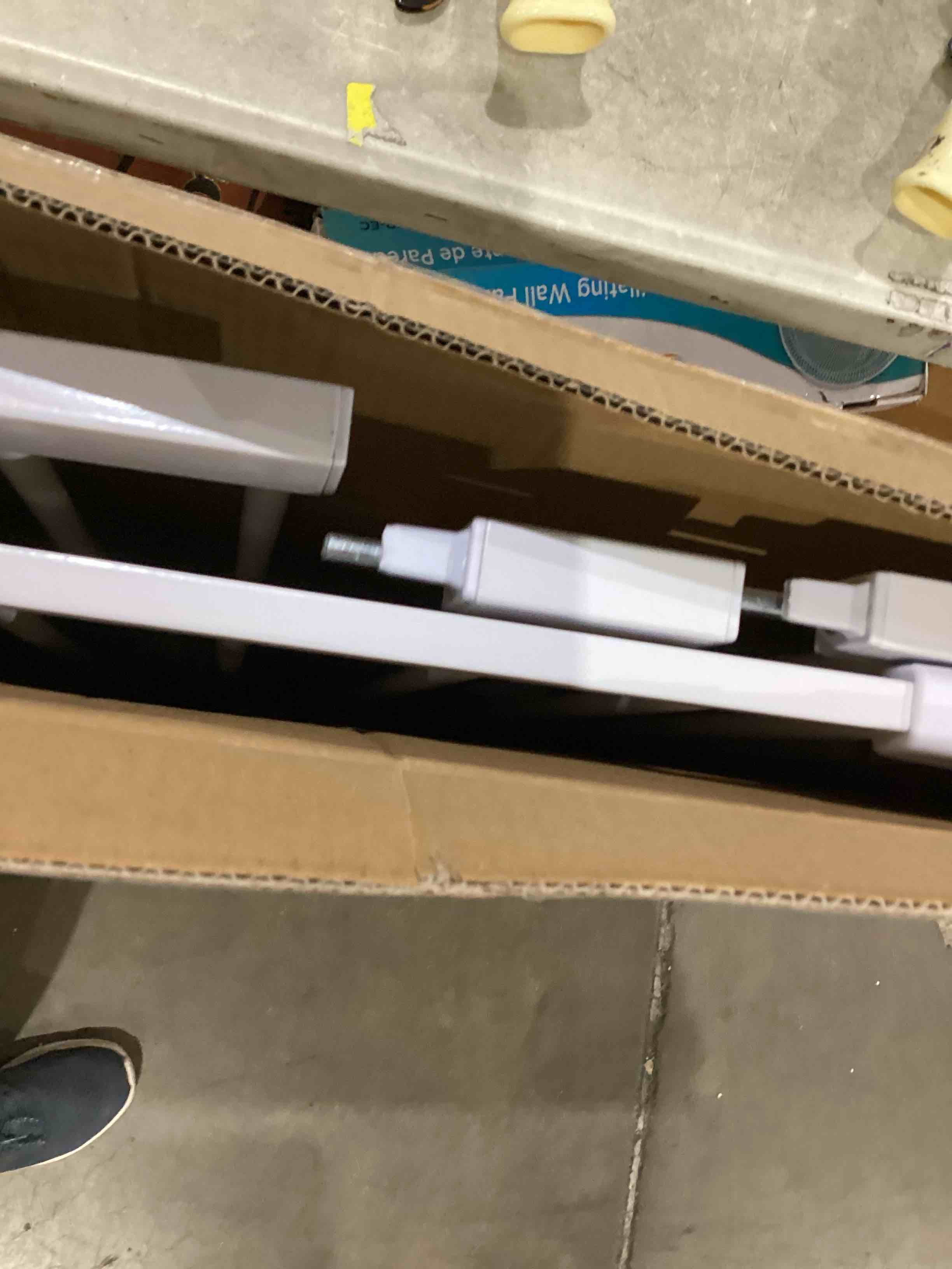 https://s3.amazonaws.com/lotting-images-prod/bidfta/PPE1592998_1751902661162.jpeg