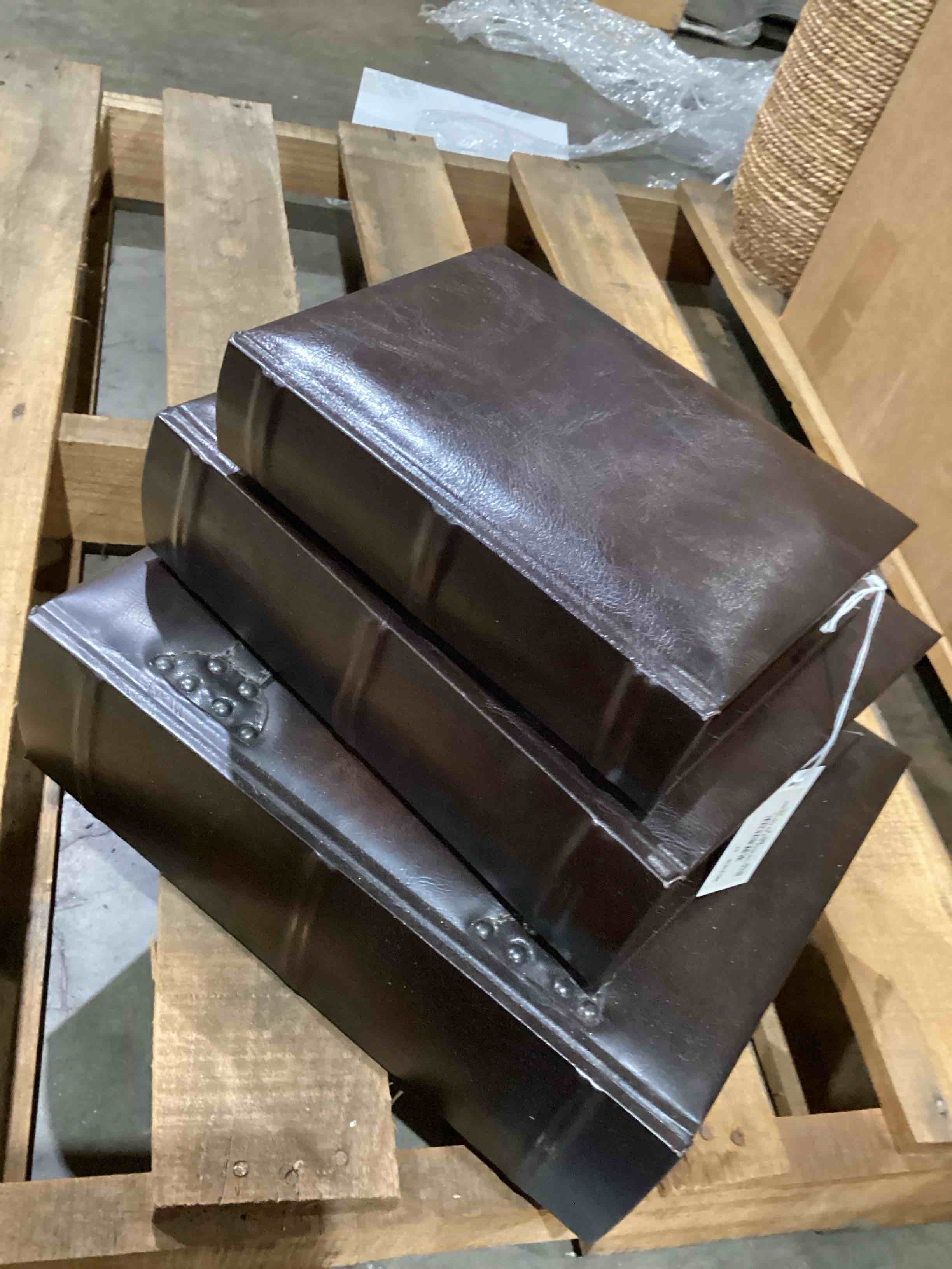 https://s3.amazonaws.com/lotting-images-prod/bidfta/PPE1593159_1752064628045.jpeg