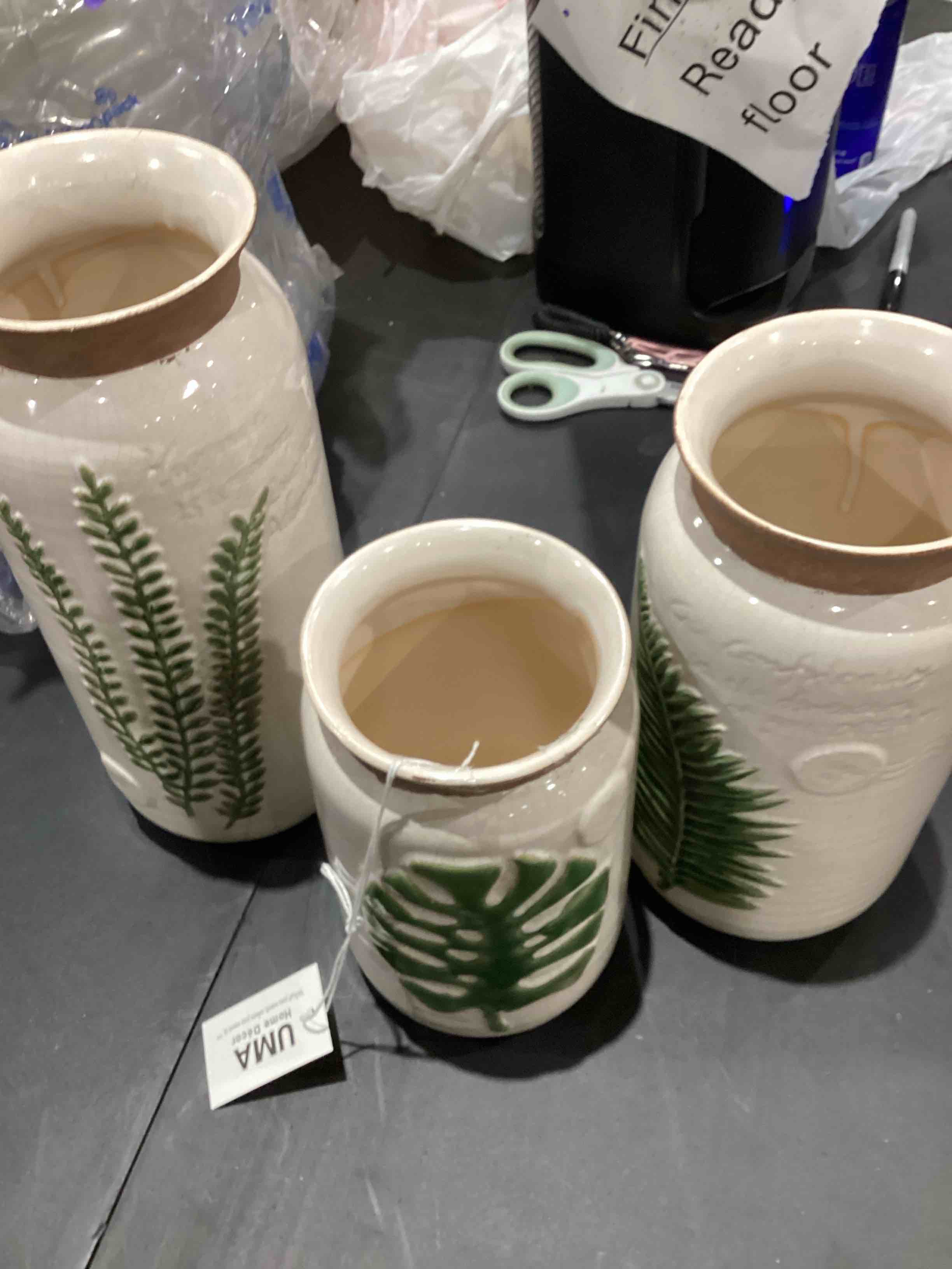 UMA Enterprise 3-Piece White 5" Ceramic Leaf Vase Set