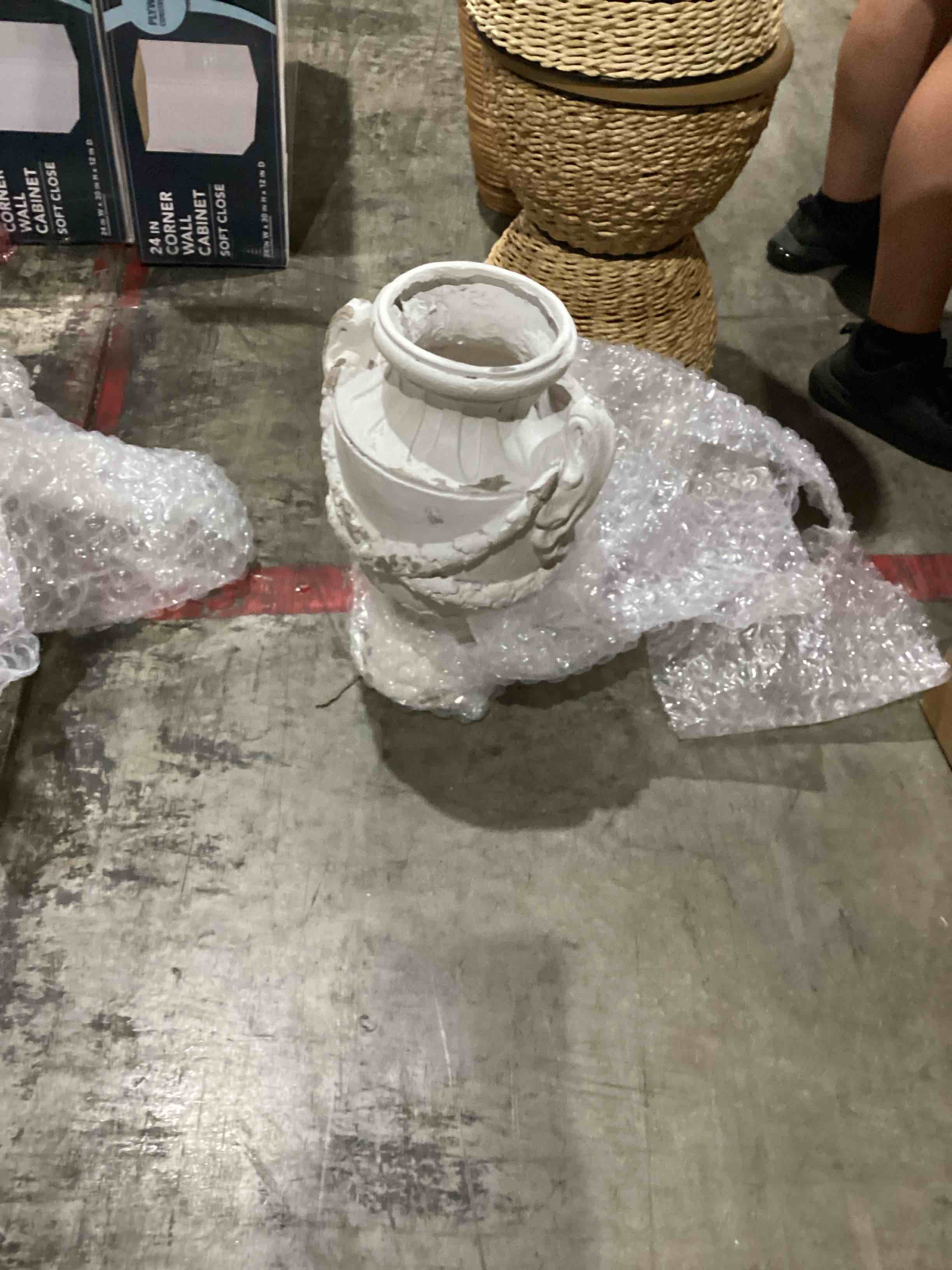 https://s3.amazonaws.com/lotting-images-prod/bidfta/PPE1593421_1752169600398.jpeg