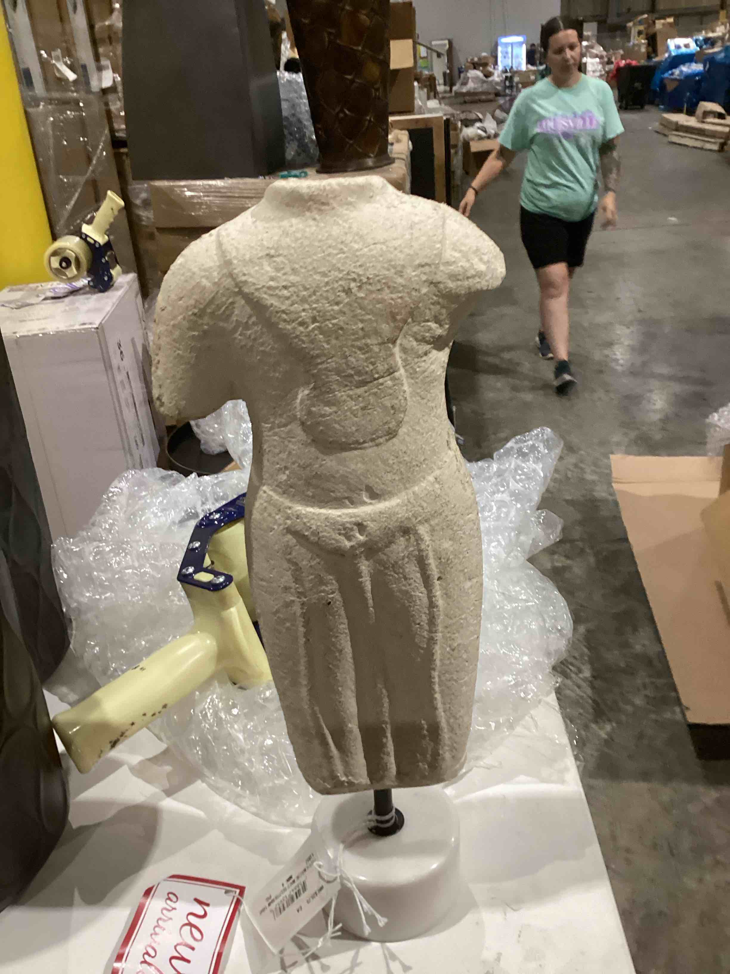 https://s3.amazonaws.com/lotting-images-prod/bidfta/PPE1593788_1752664206521.jpeg
