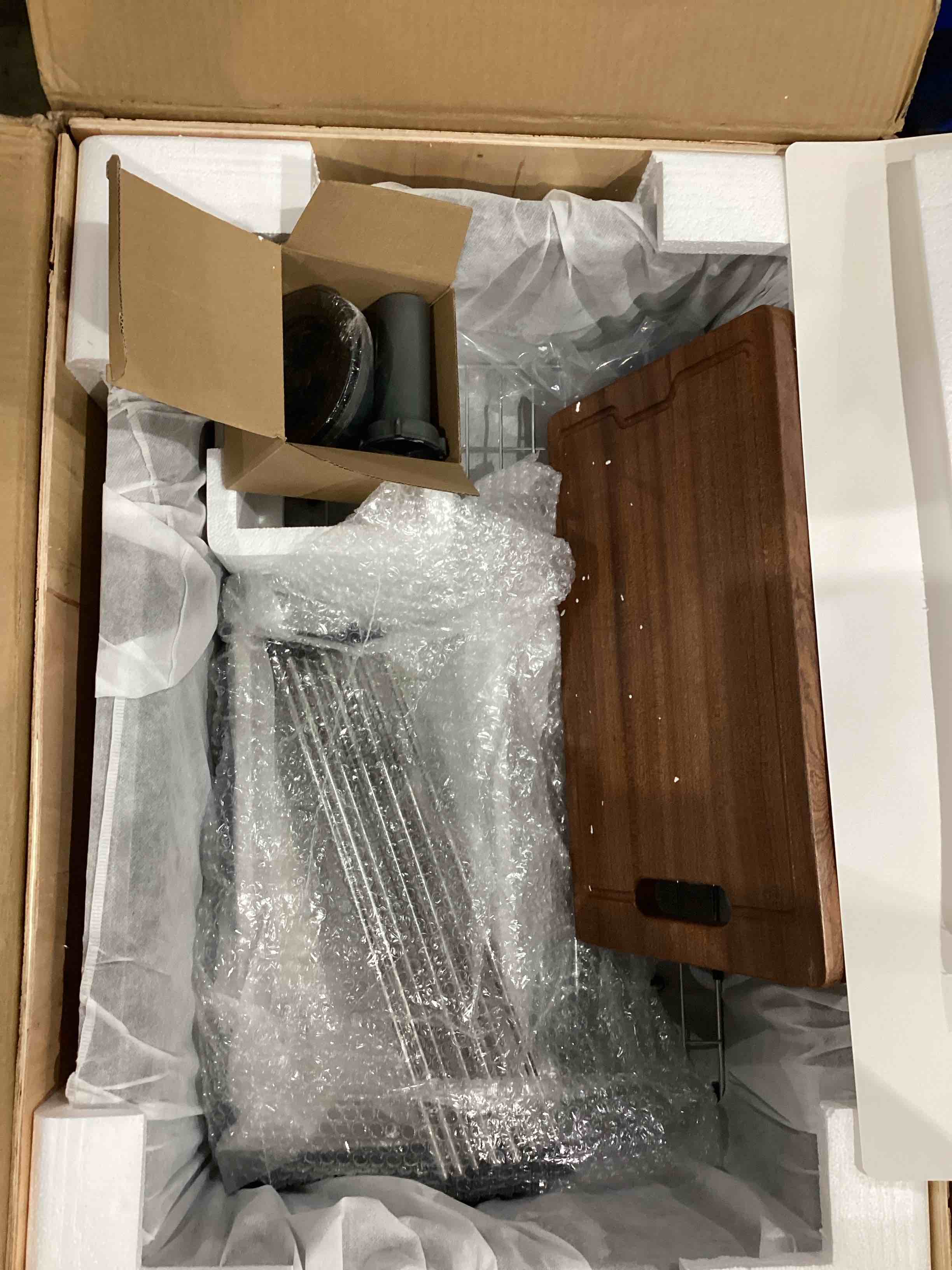 https://s3.amazonaws.com/lotting-images-prod/bidfta/PPE1597713_1753197233415.jpeg