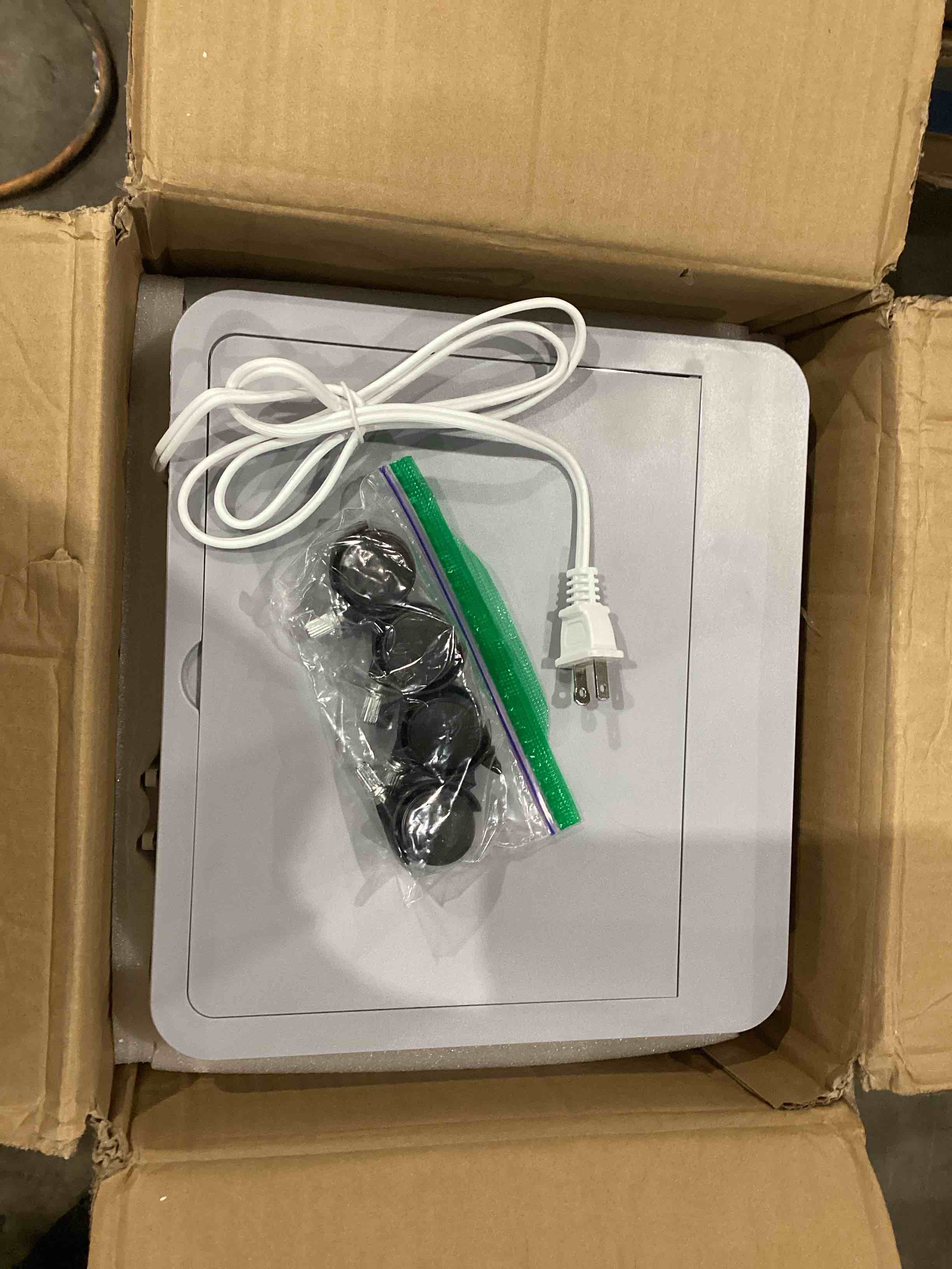https://s3.amazonaws.com/lotting-images-prod/bidfta/PPE1598009_1753370888107.jpeg