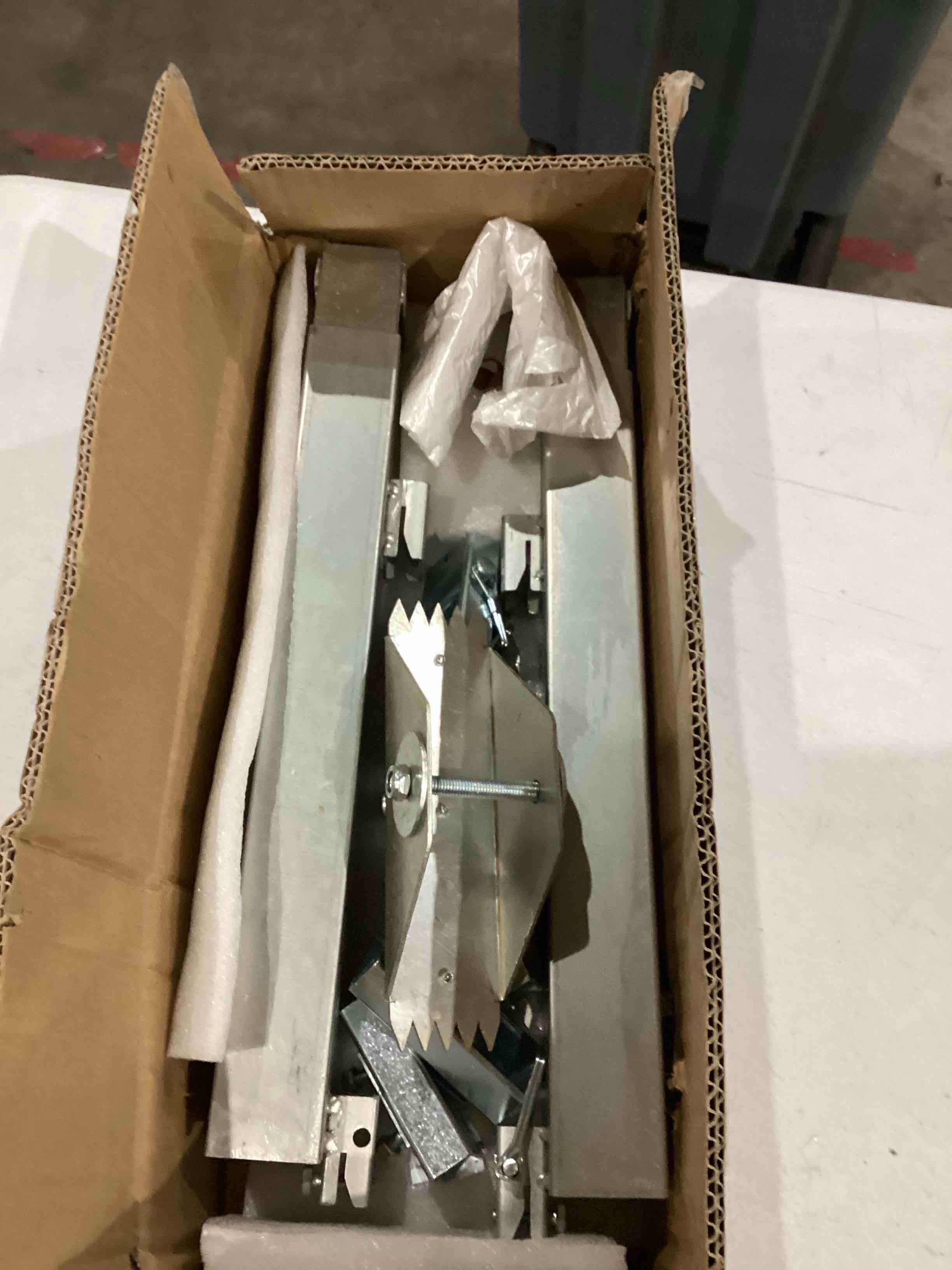 https://s3.amazonaws.com/lotting-images-prod/bidfta/PPE1598872_1754485078007.jpeg