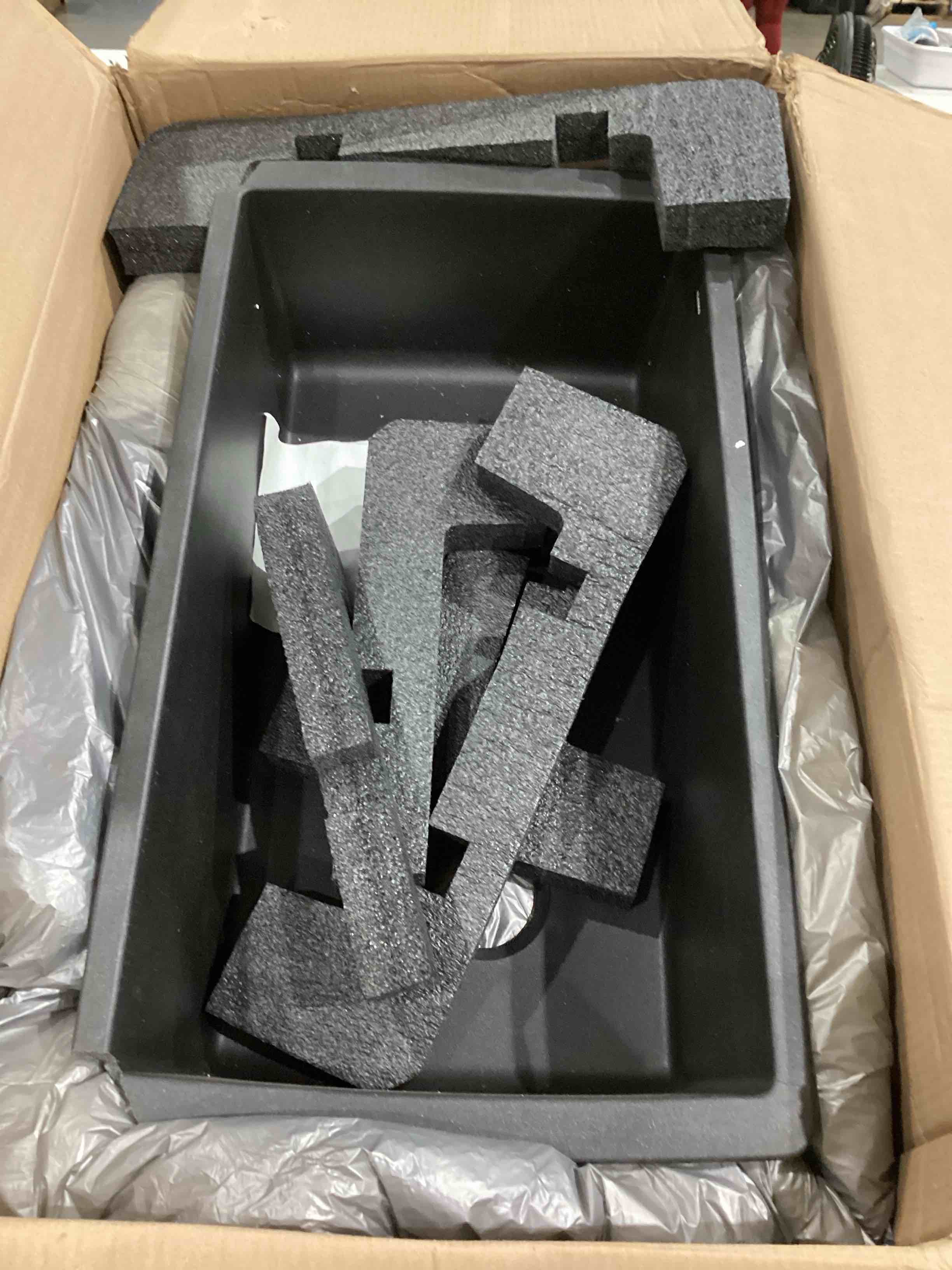 https://s3.amazonaws.com/lotting-images-prod/bidfta/PPE1599088_1754910621158.jpeg