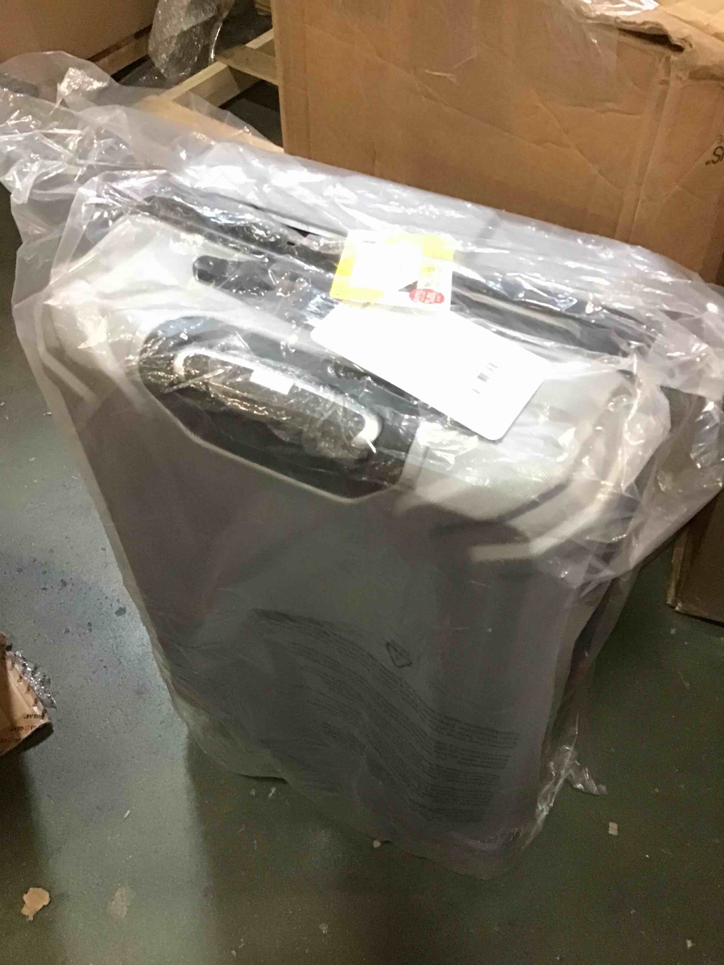 Condition photo showing Good Condition for SwissGear 3750 Hardside Expandable Luggage with Spinner Wheels, Silver, Checked-Medium 28-Inch