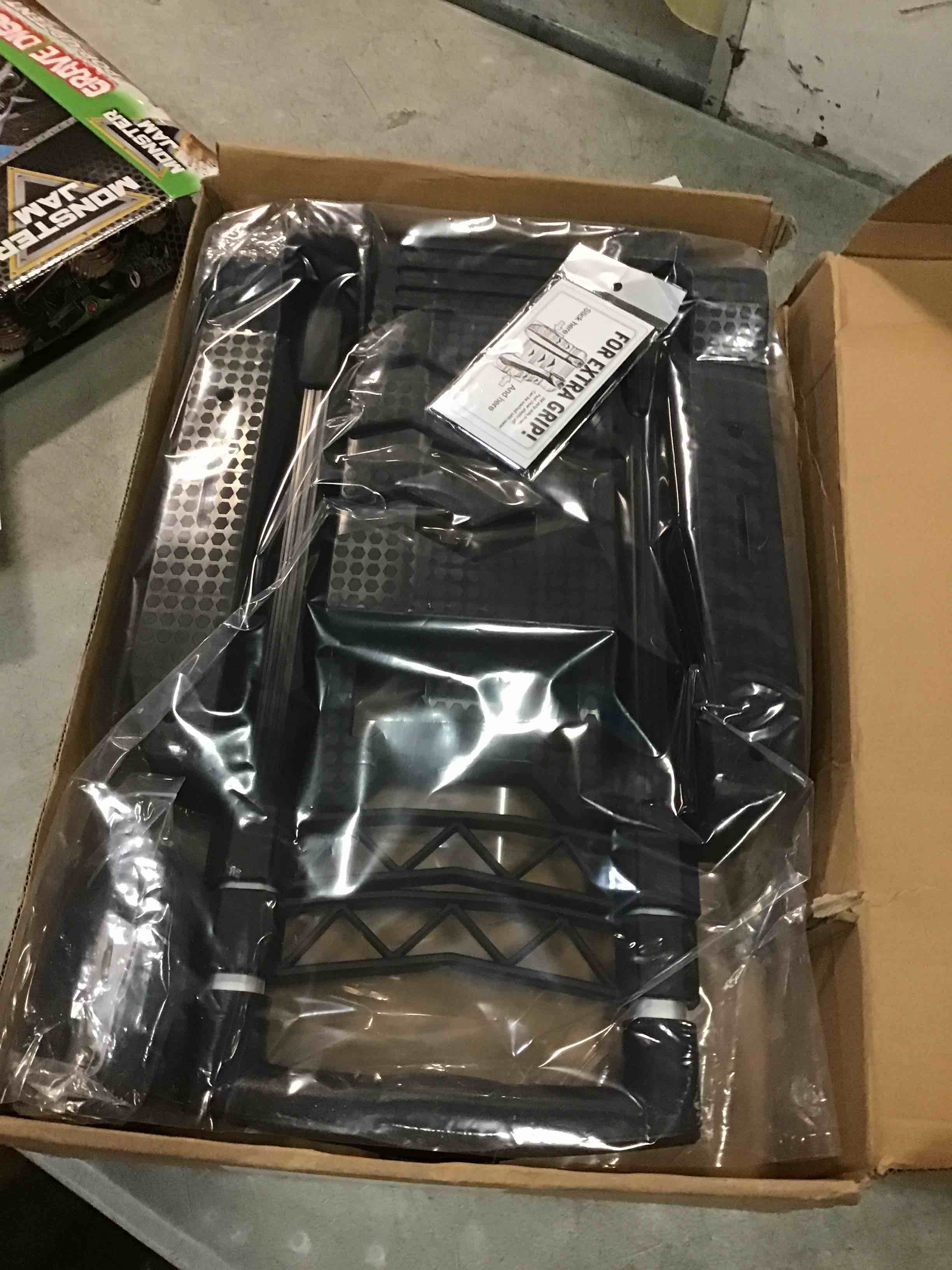 https://s3.amazonaws.com/lotting-images-prod/bidfta/PPE1601763_1735165736385.jpeg