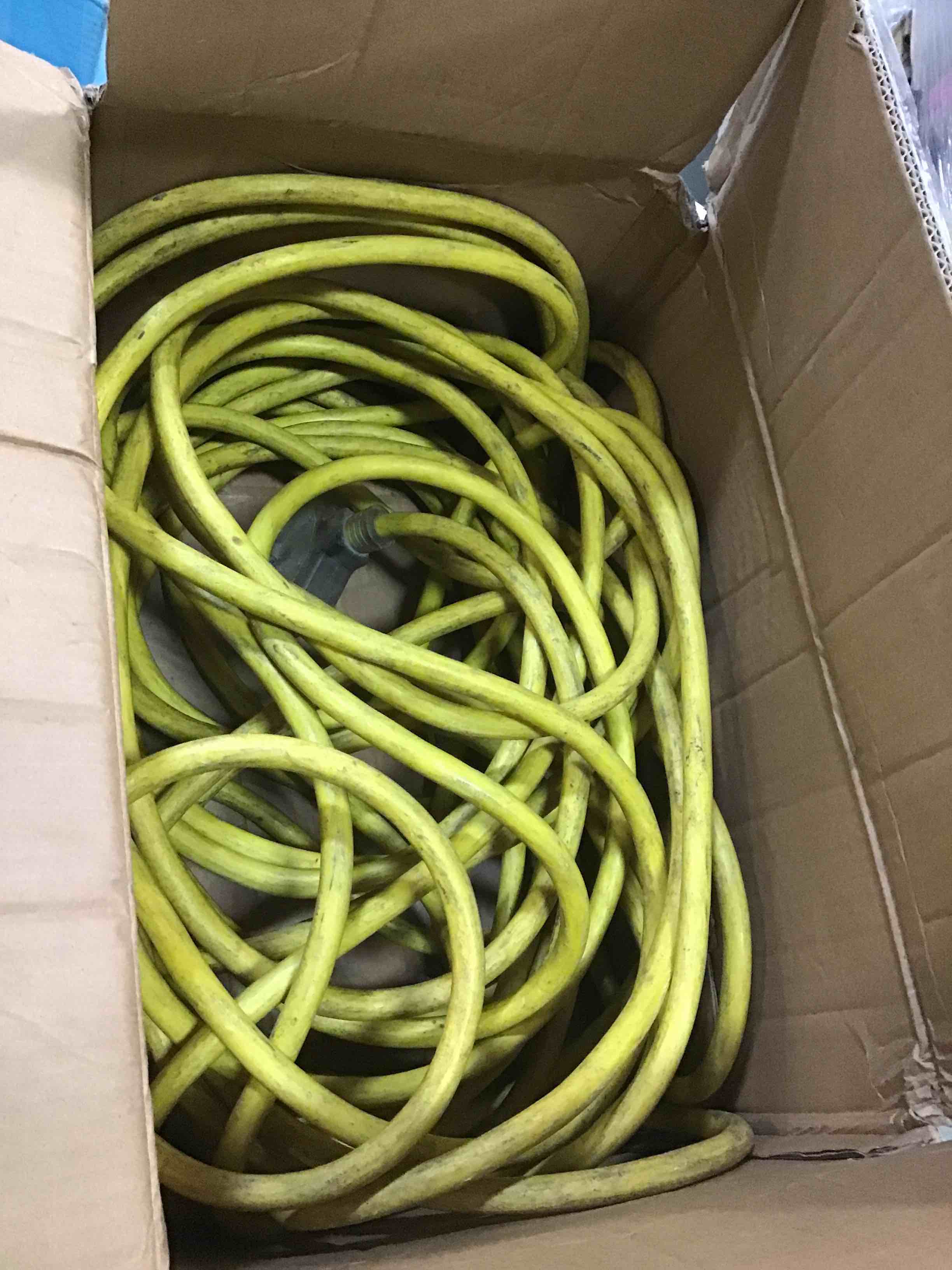 https://s3.amazonaws.com/lotting-images-prod/bidfta/PPE1602510_1735859018247.jpeg