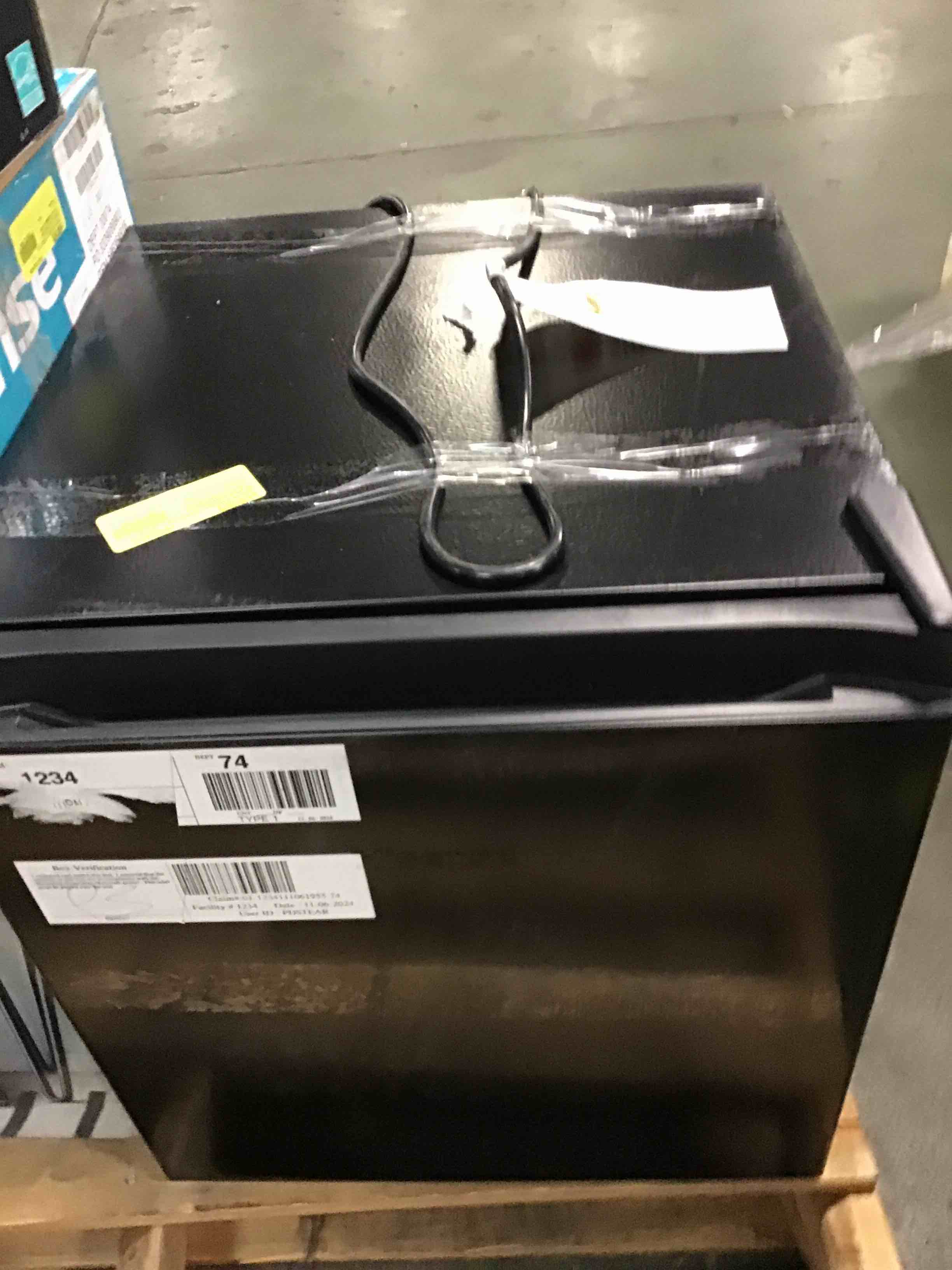 https://s3.amazonaws.com/lotting-images-prod/bidfta/PPE1611309_1734727871974.jpeg