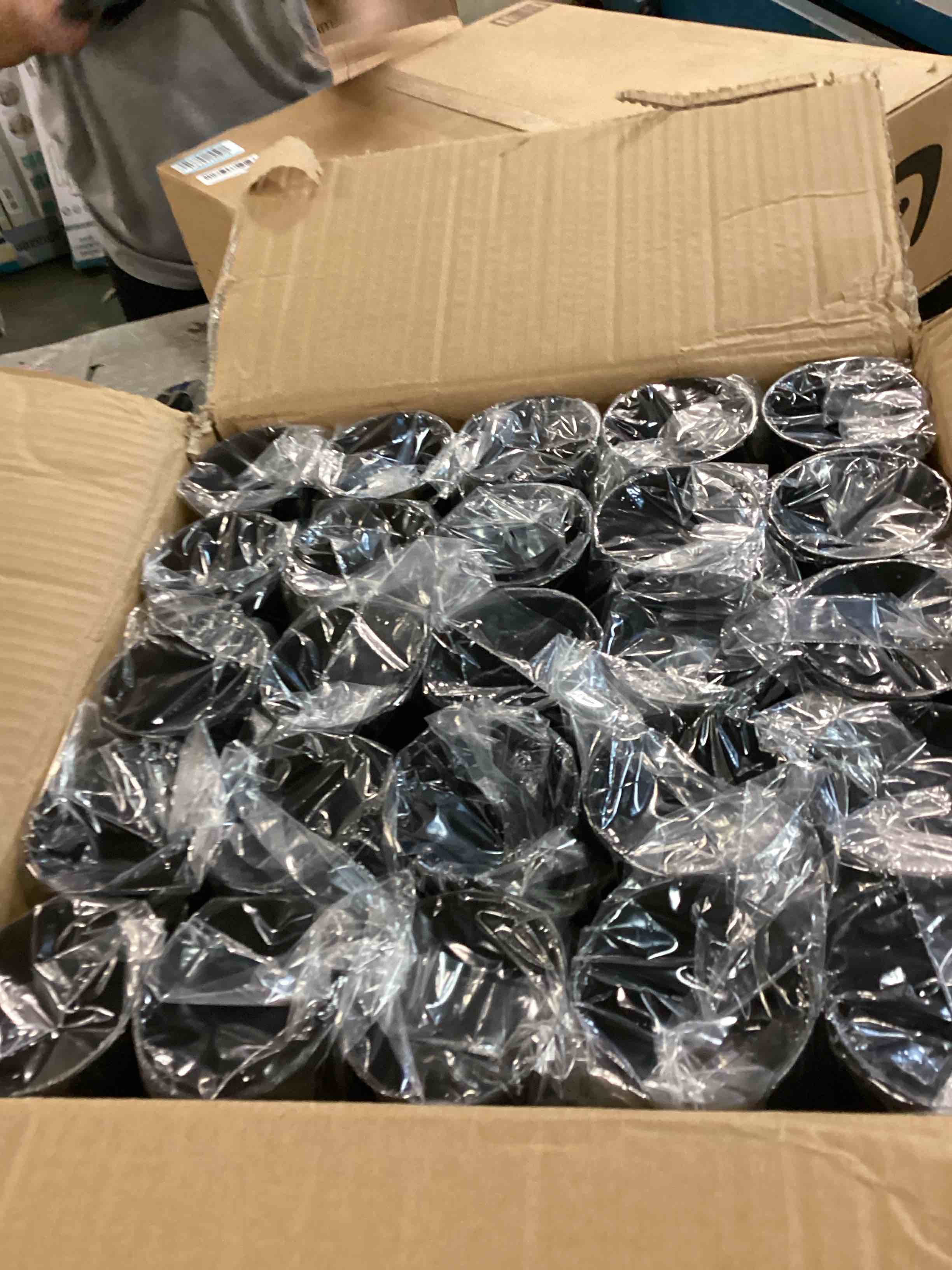 https://s3.amazonaws.com/lotting-images-prod/bidfta/PPE1612866_1734664404198.jpeg