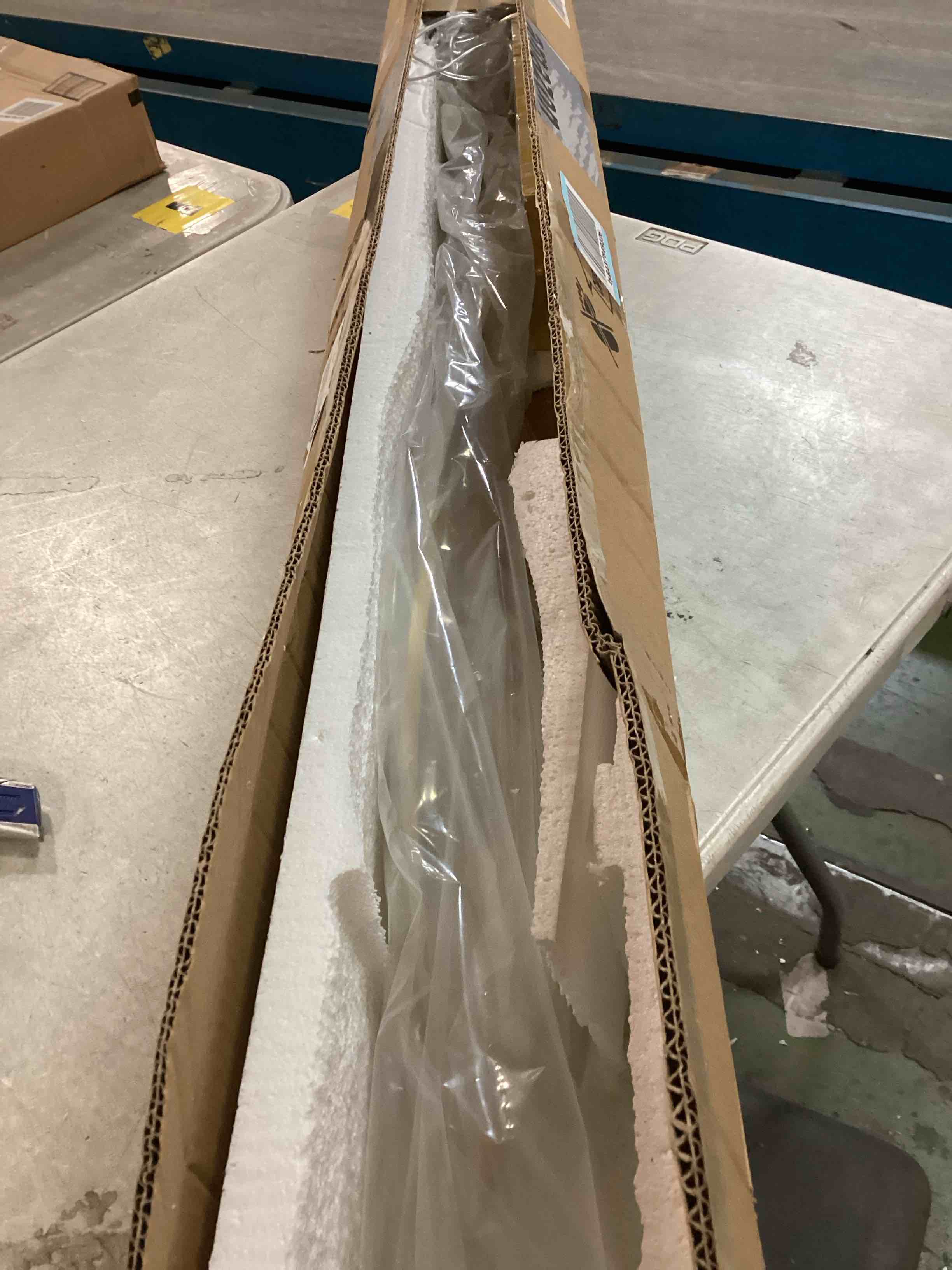 https://s3.amazonaws.com/lotting-images-prod/bidfta/PPE1612914_1734671514307.jpeg