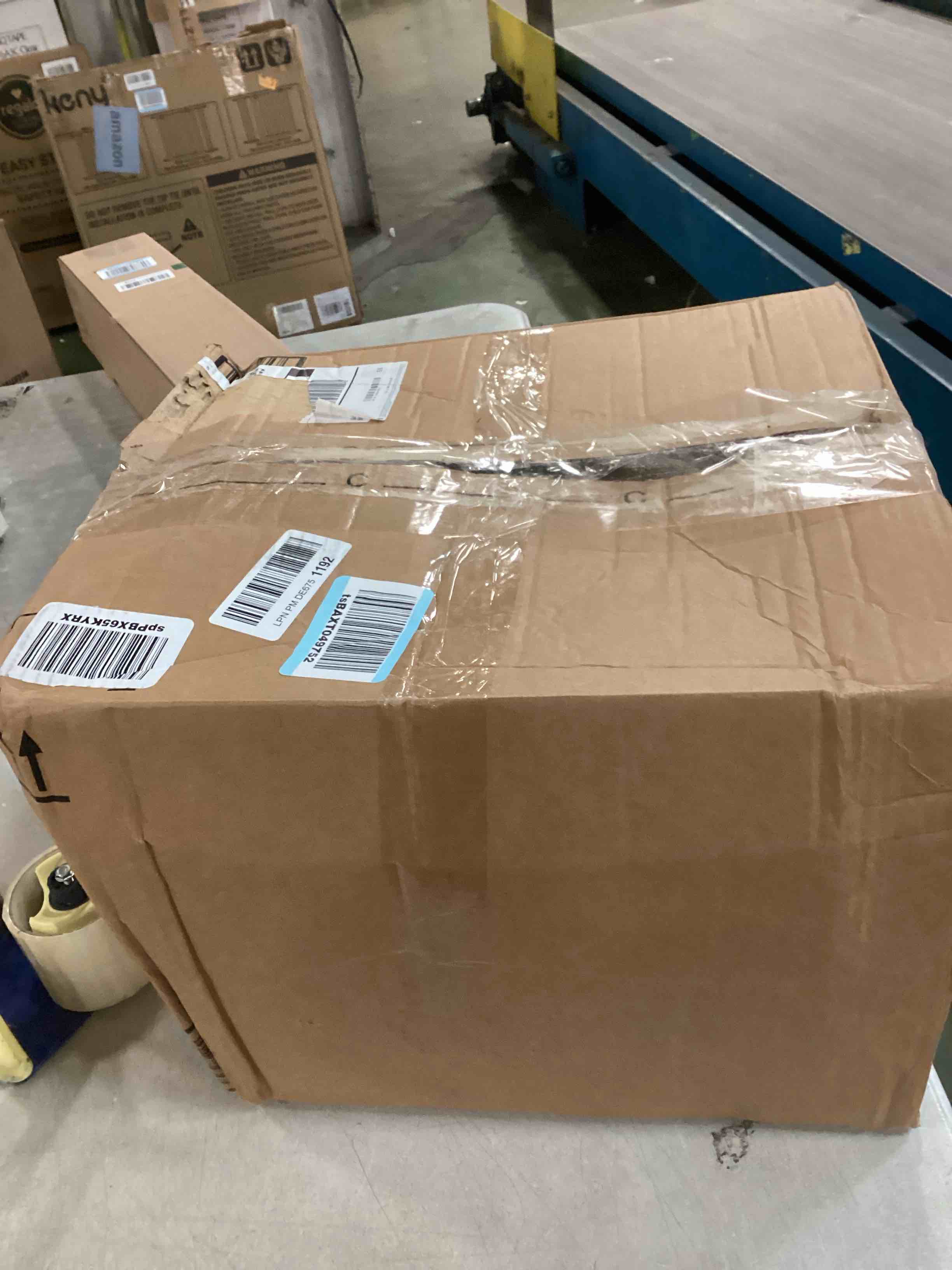 https://s3.amazonaws.com/lotting-images-prod/bidfta/PPE1612932_1734673197709.jpeg