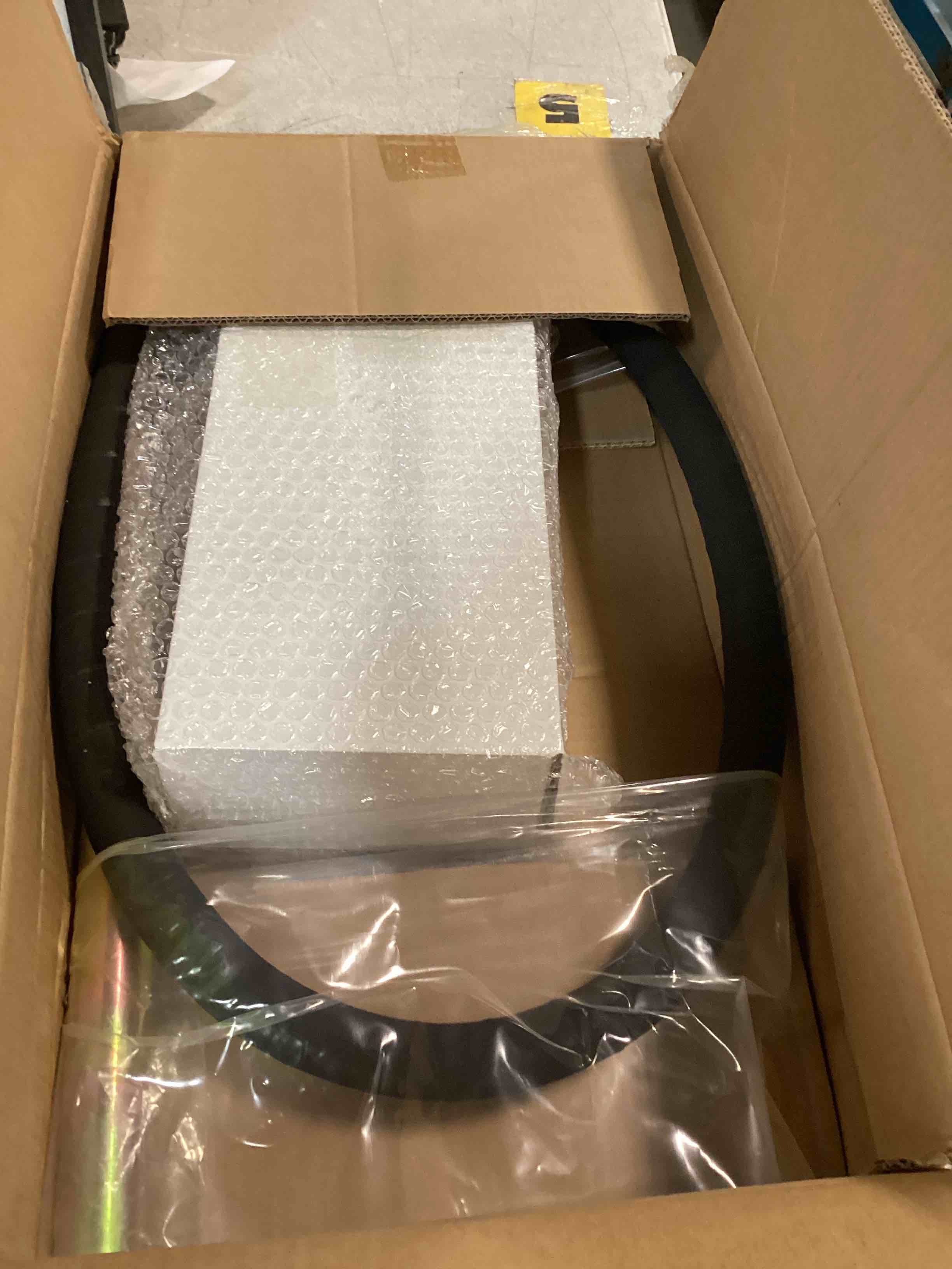 https://s3.amazonaws.com/lotting-images-prod/bidfta/PPE1615170_1734381656266.jpeg