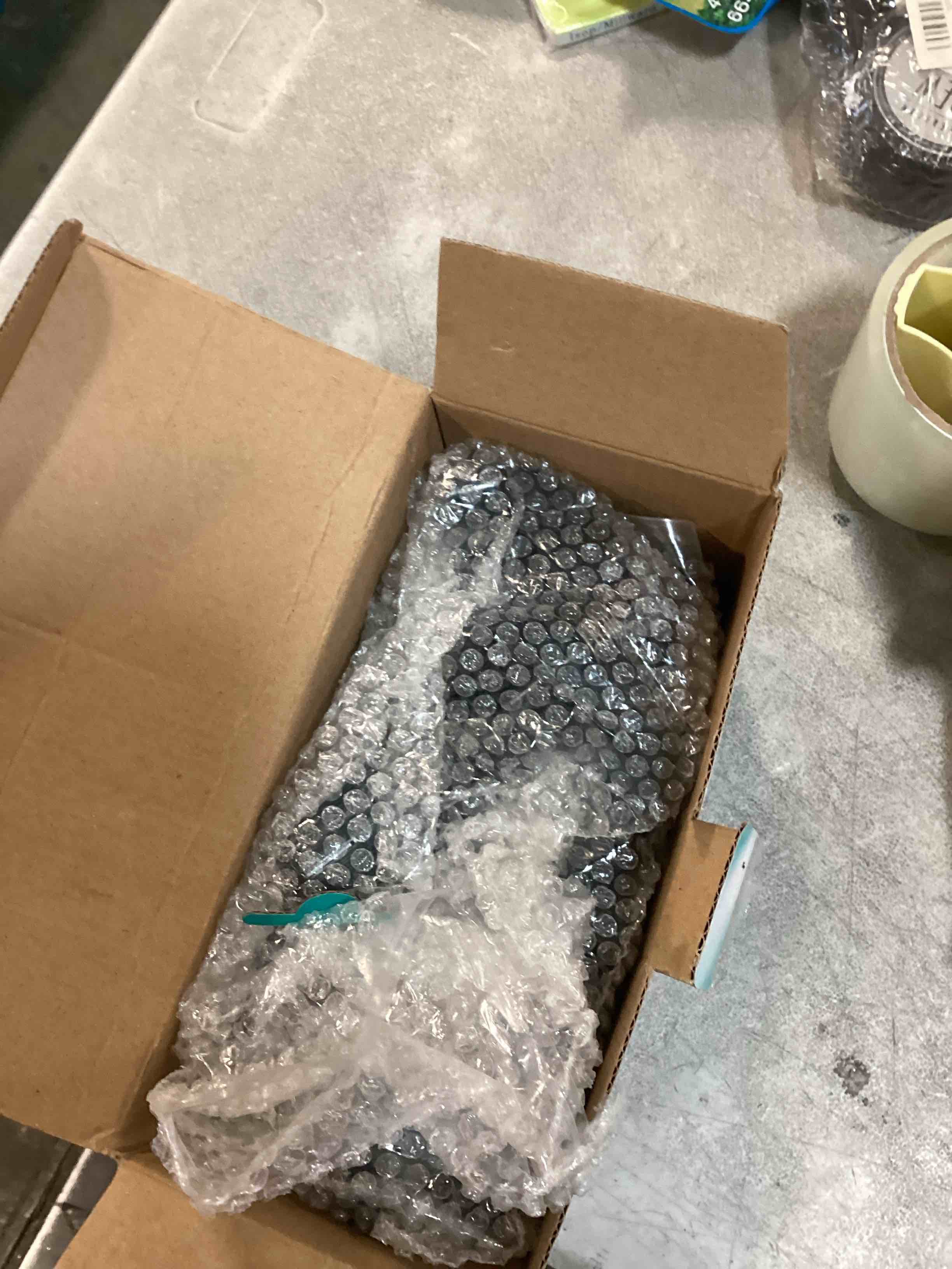 https://s3.amazonaws.com/lotting-images-prod/bidfta/PPE1615363_1734451341423.jpeg