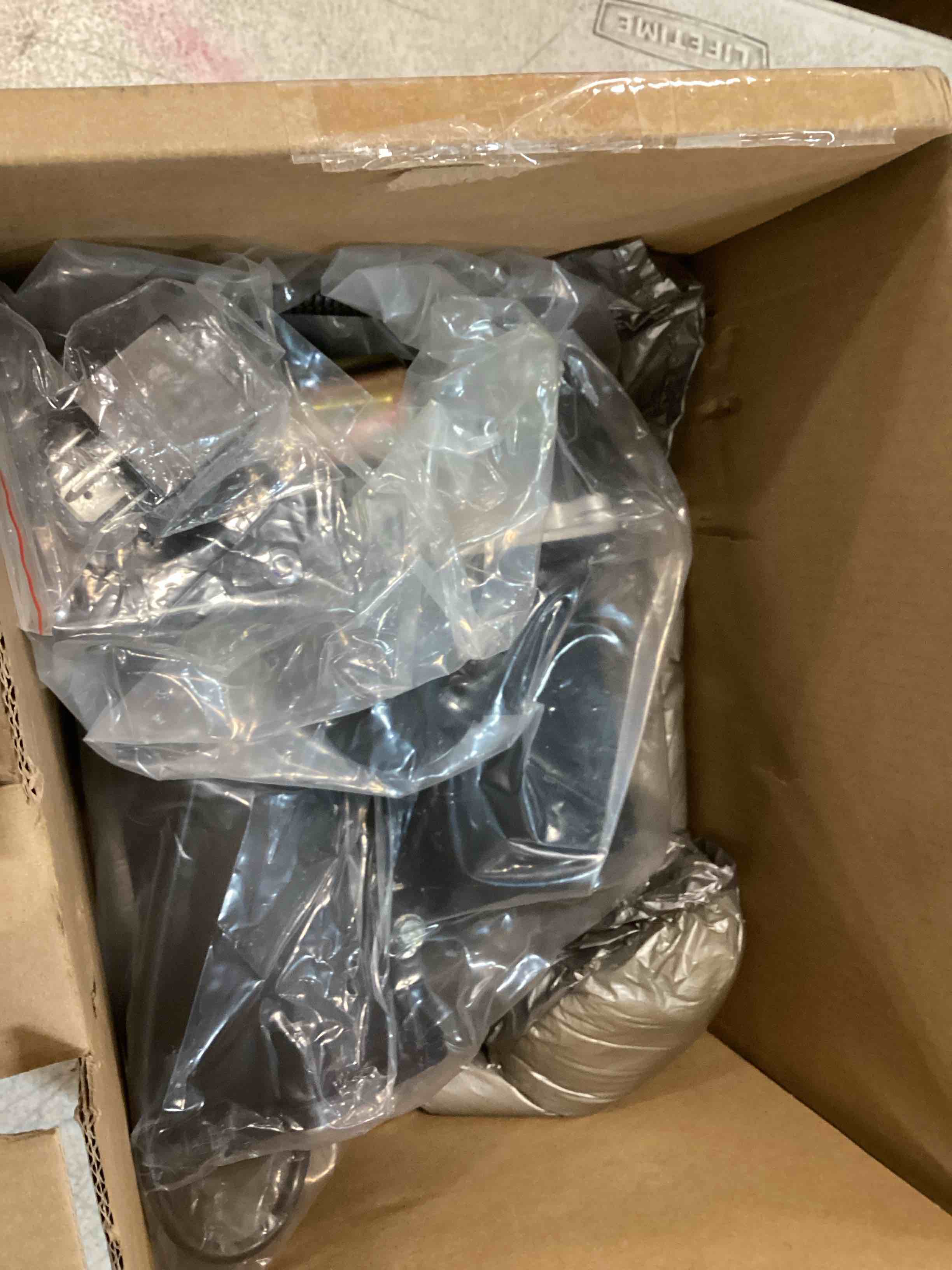https://s3.amazonaws.com/lotting-images-prod/bidfta/PPE1615790_1734614644993.jpeg
