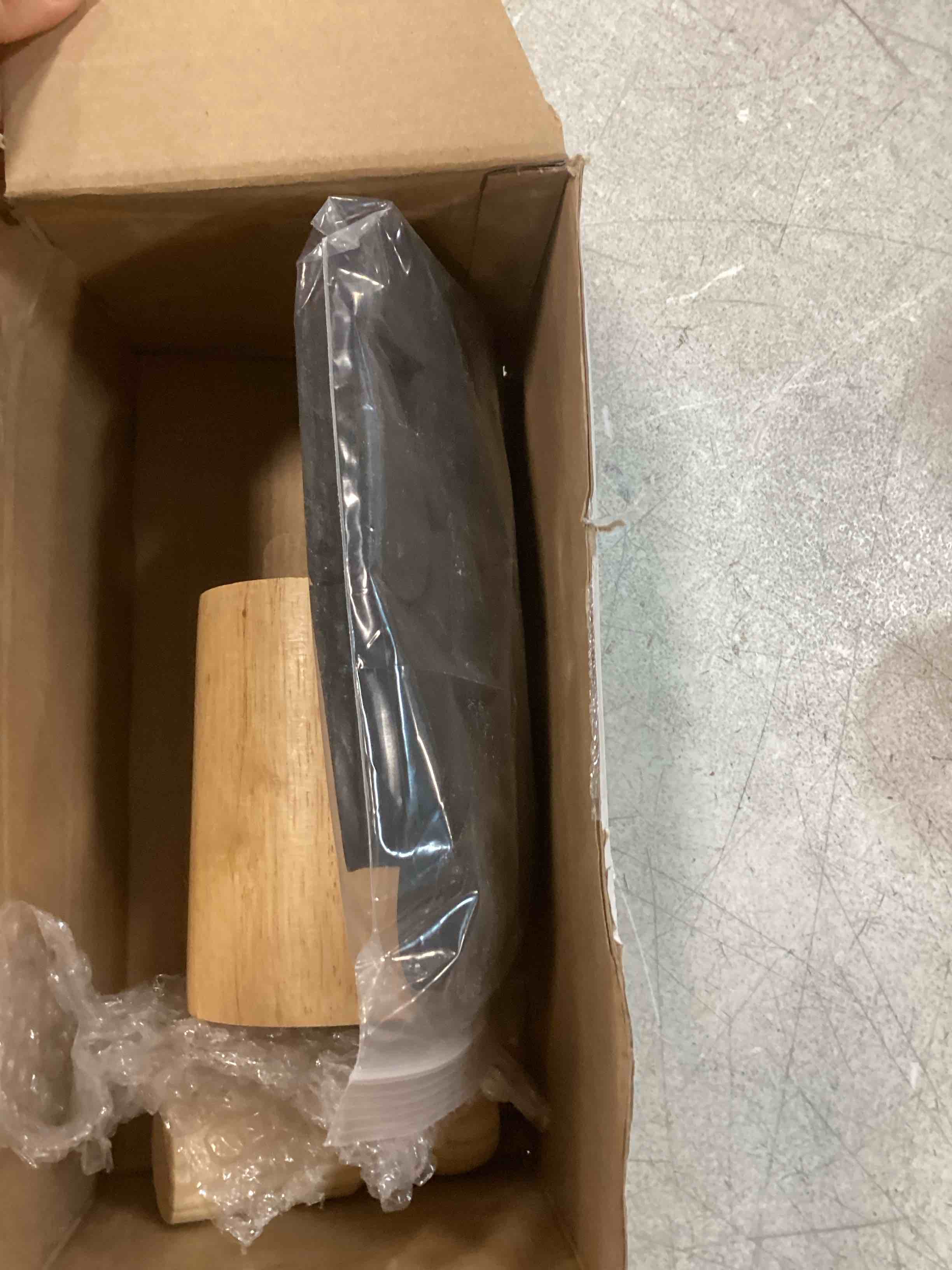 https://s3.amazonaws.com/lotting-images-prod/bidfta/PPE1615956_1734632573742.jpeg