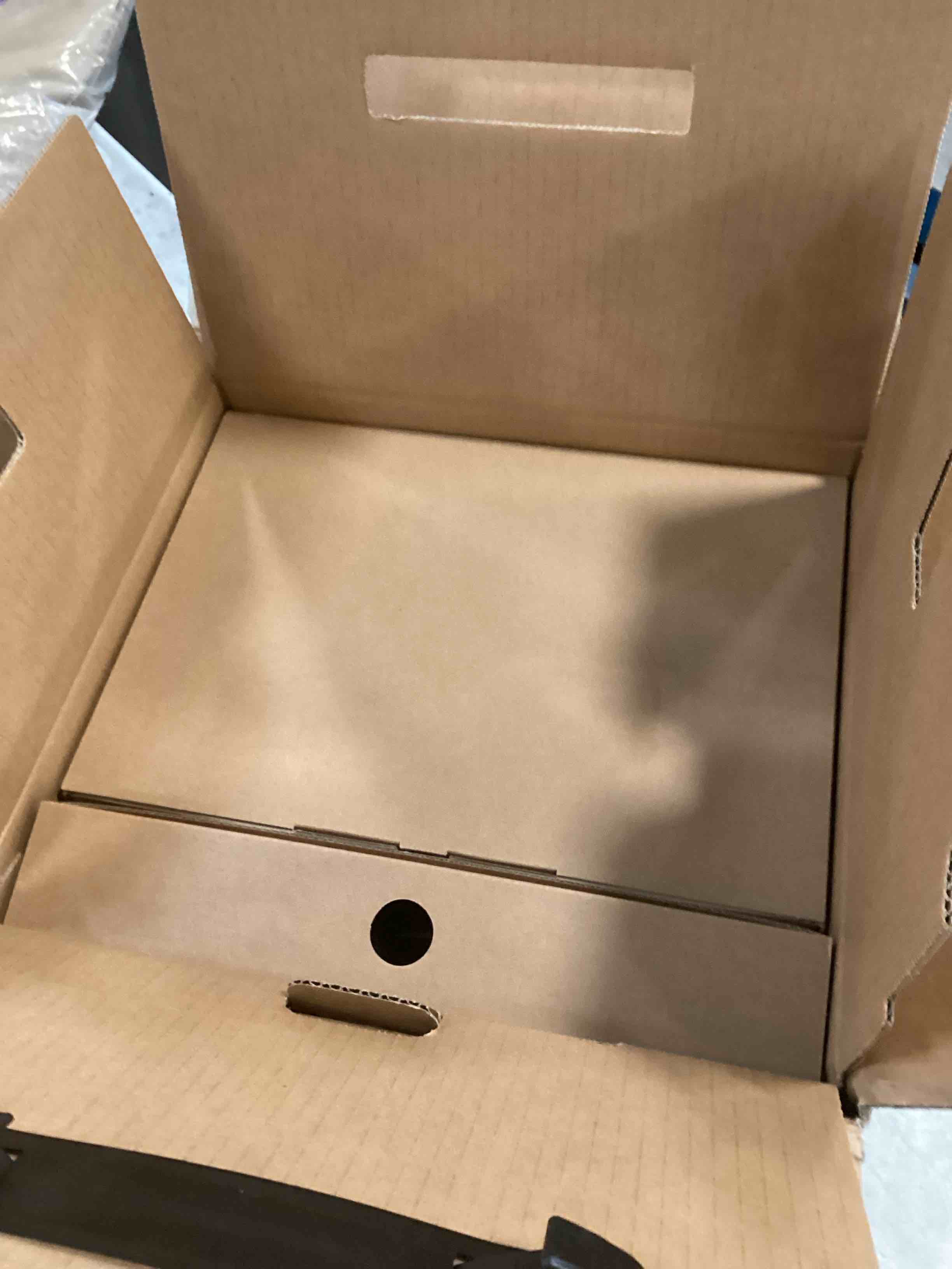 https://s3.amazonaws.com/lotting-images-prod/bidfta/PPE1617068_1735068324954.jpeg