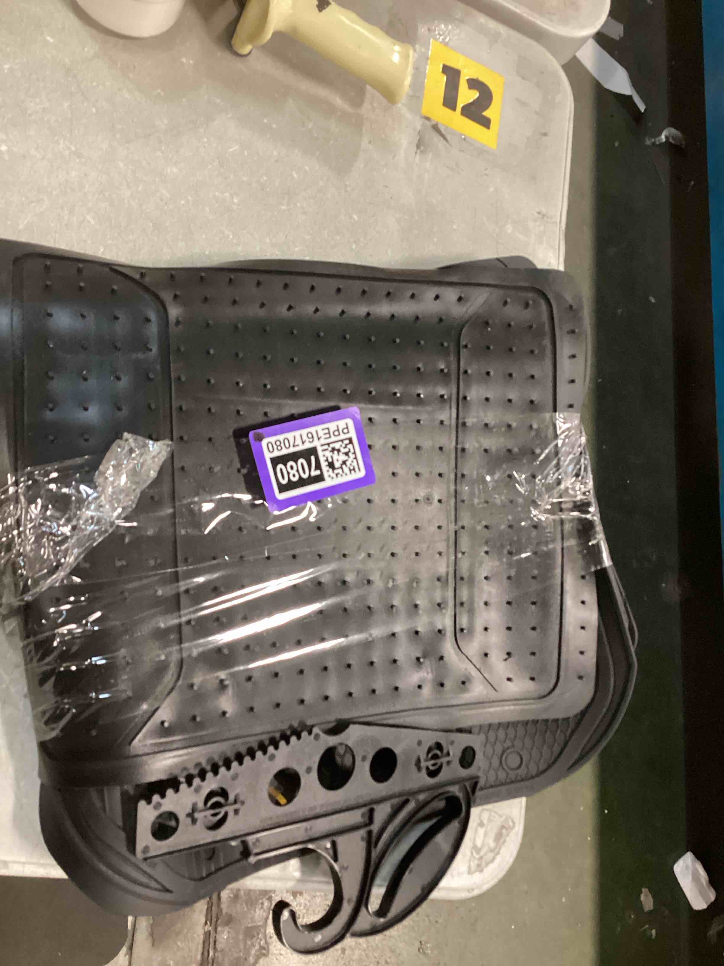 https://s3.amazonaws.com/lotting-images-prod/bidfta/PPE1617080_1735069626228.jpeg