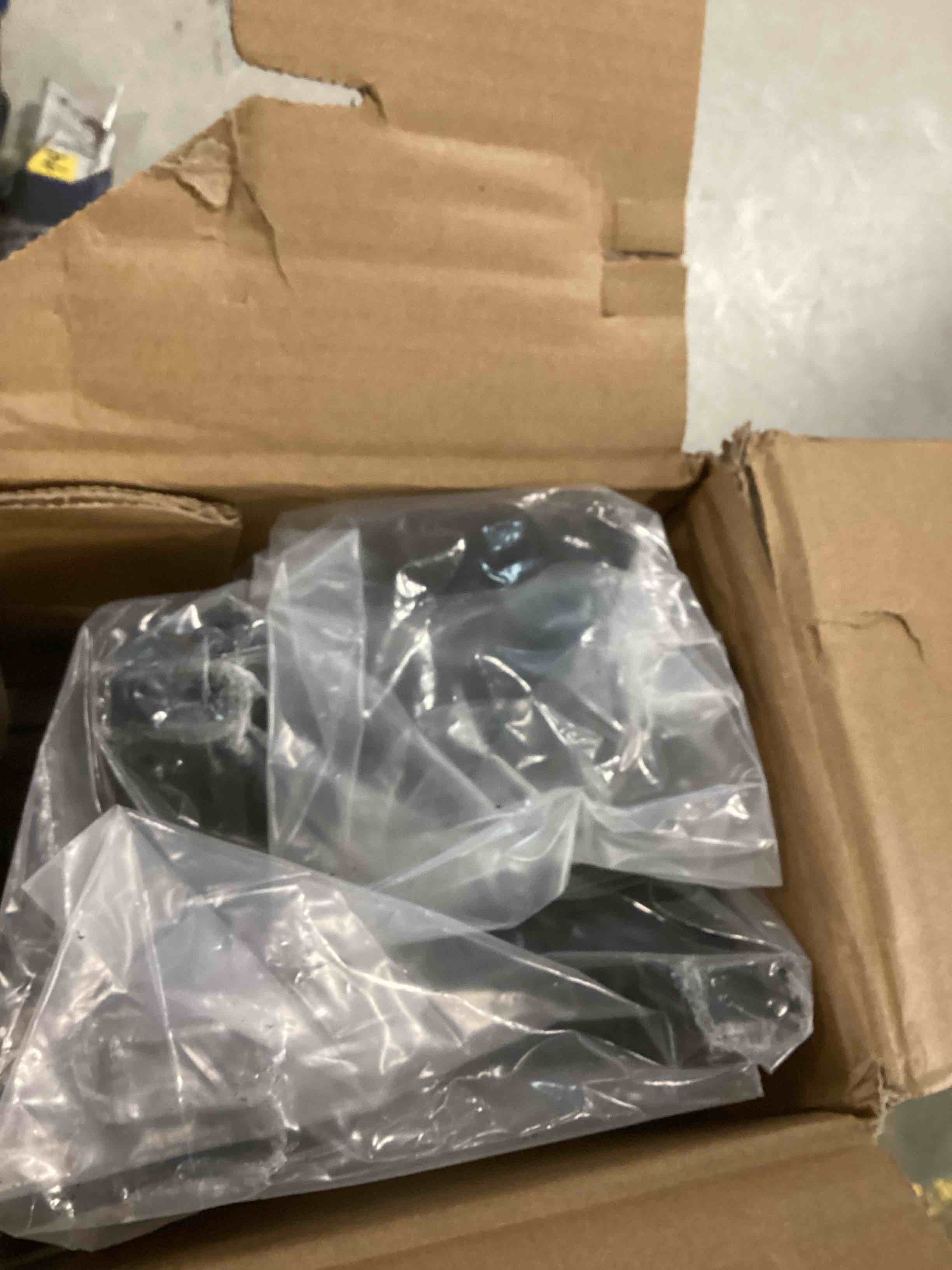 https://s3.amazonaws.com/lotting-images-prod/bidfta/PPE1617452_1735324549267.jpeg