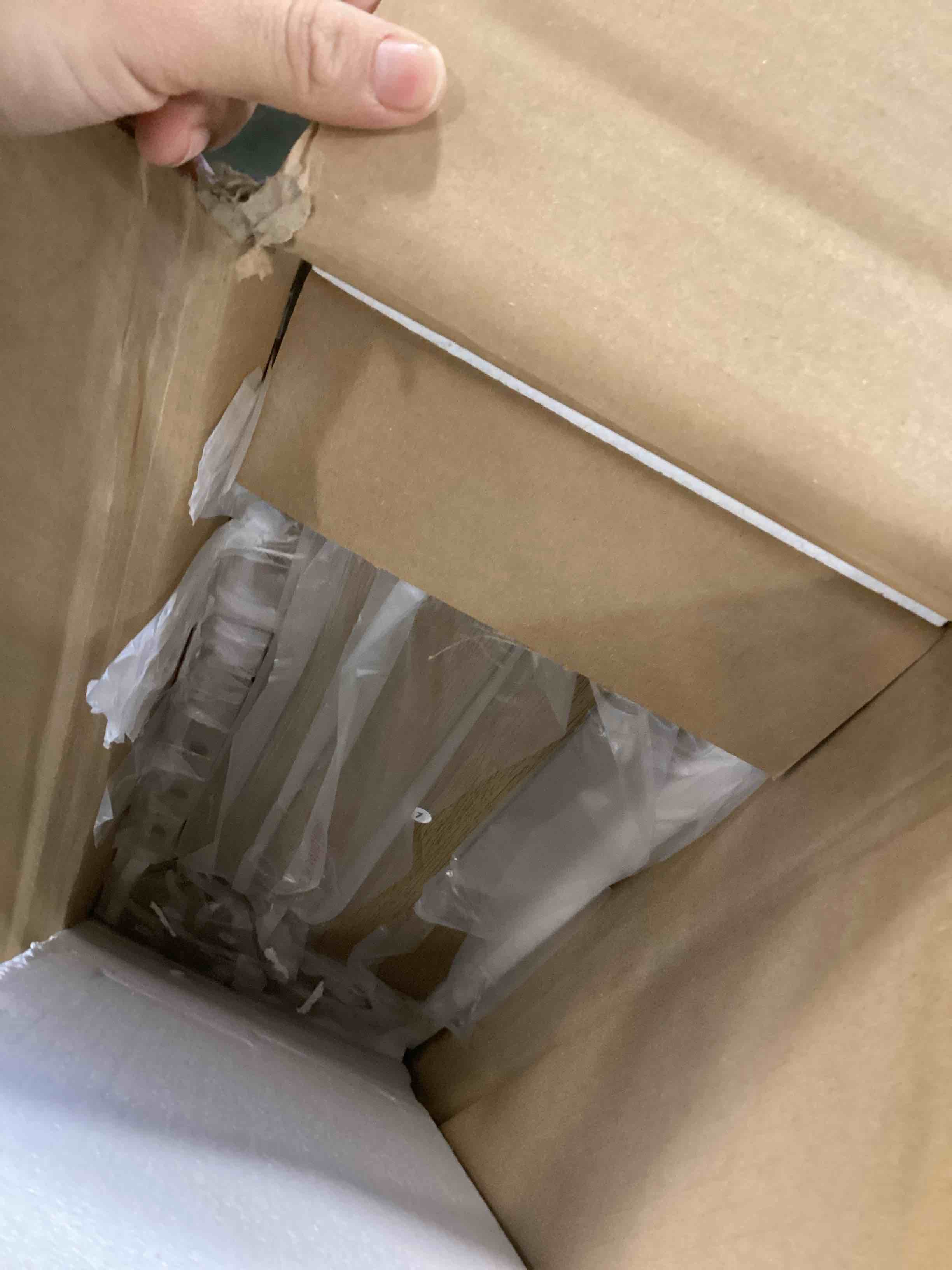 https://s3.amazonaws.com/lotting-images-prod/bidfta/PPE1617569_1735575331601.jpeg