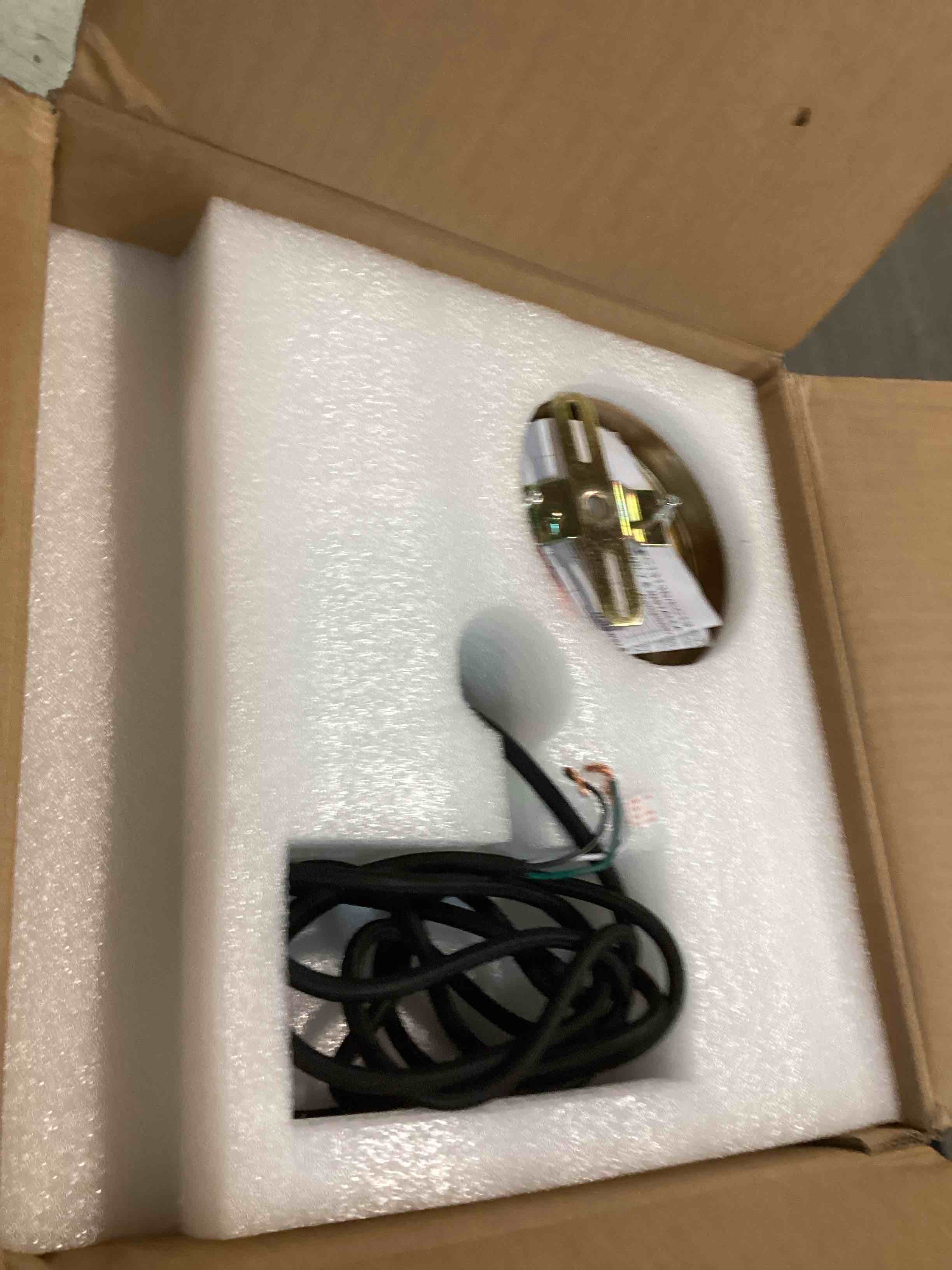 https://s3.amazonaws.com/lotting-images-prod/bidfta/PPE1617762_1735656994473.jpeg