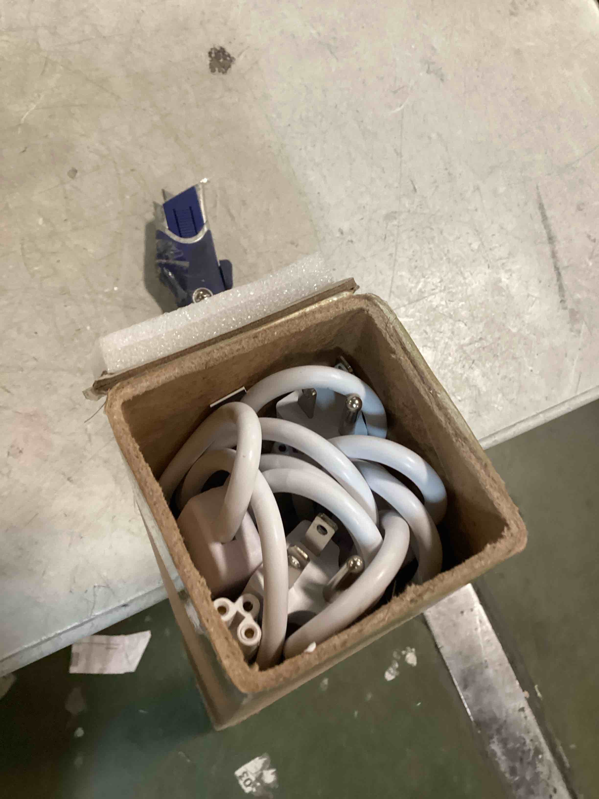 https://s3.amazonaws.com/lotting-images-prod/bidfta/PPE1617896_1735676614430.jpeg