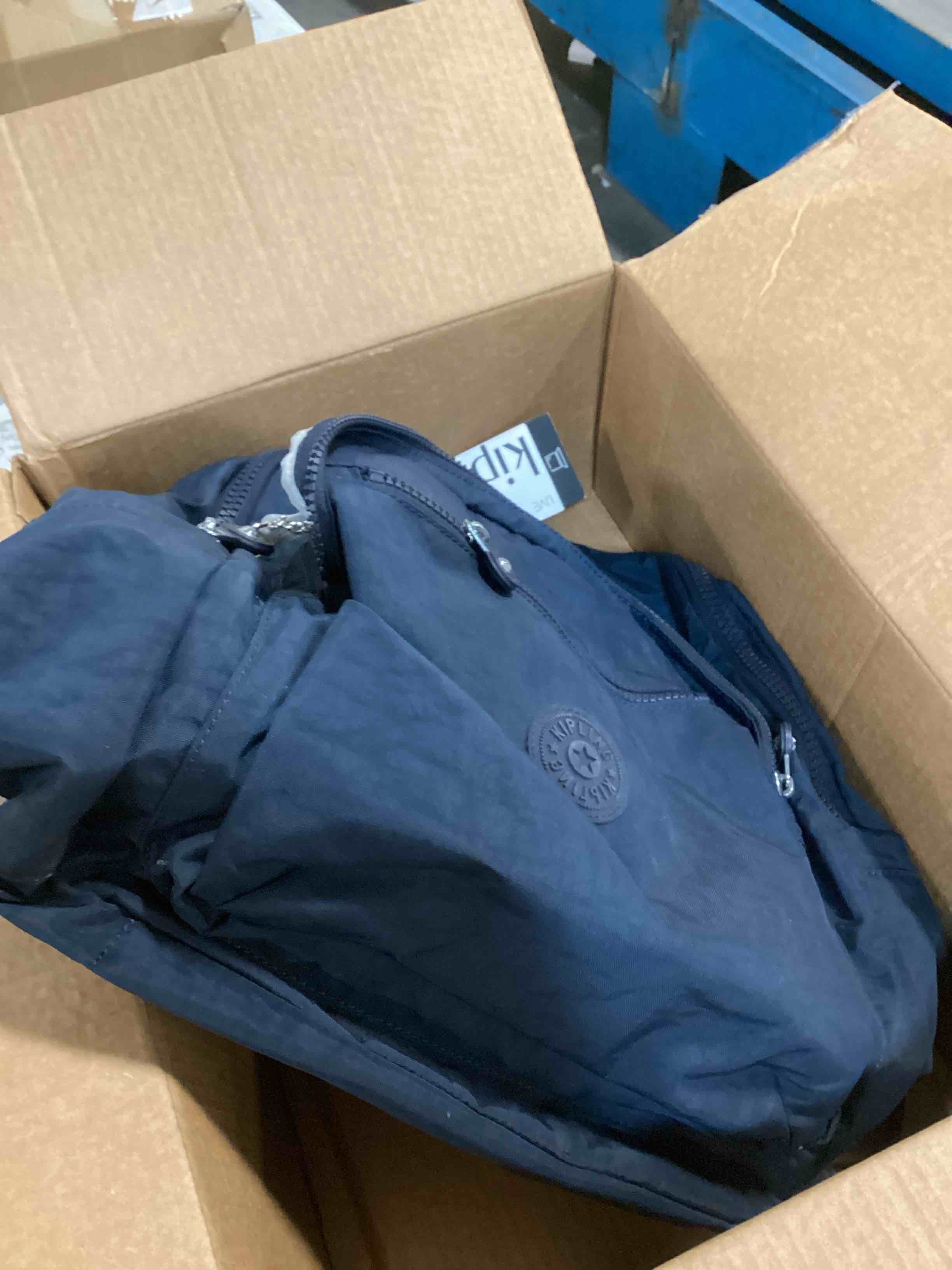 https://s3.amazonaws.com/lotting-images-prod/bidfta/PPE1617907_1735677675312.jpeg