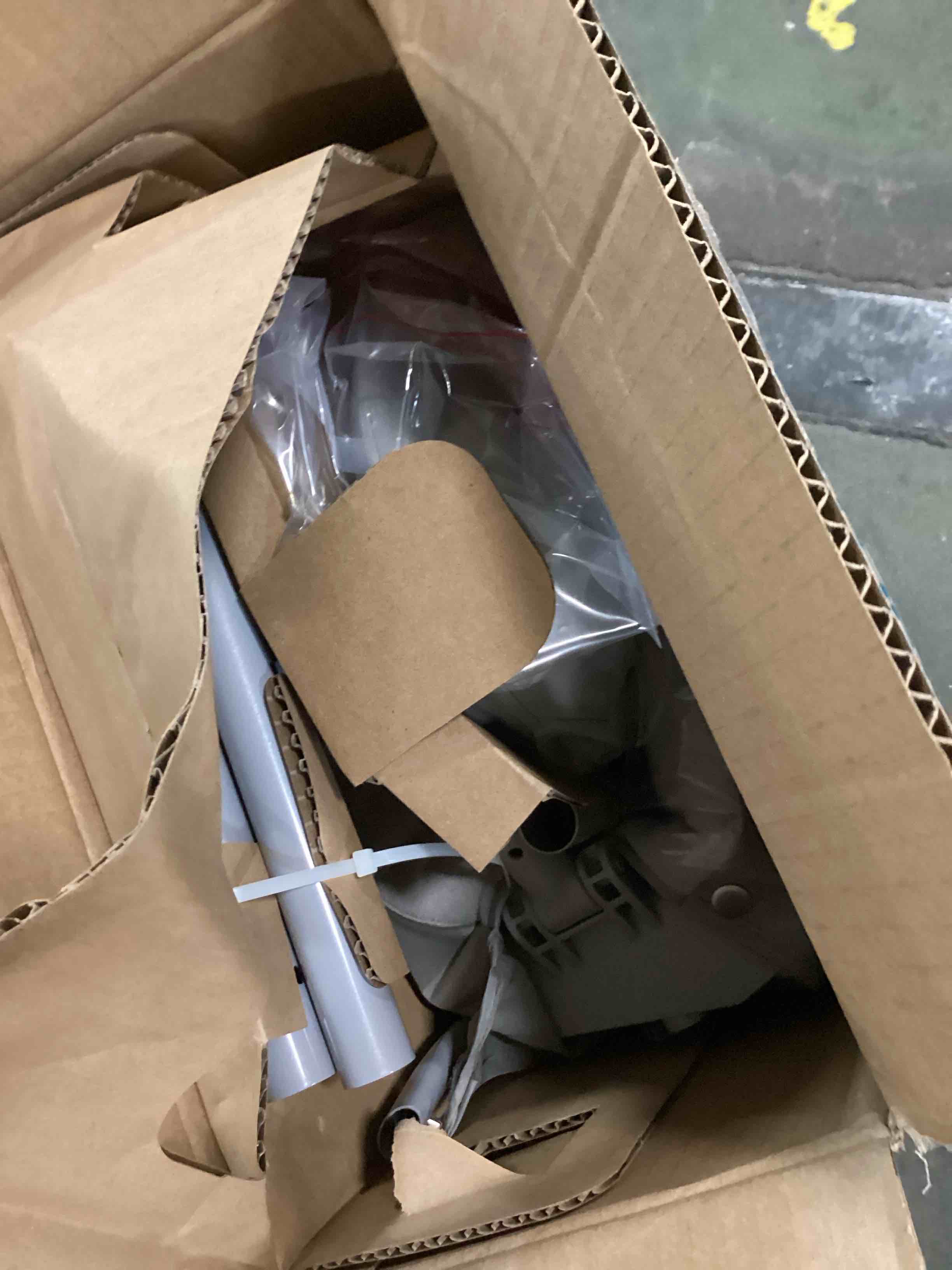 https://s3.amazonaws.com/lotting-images-prod/bidfta/PPE1618949_1735564905901.jpeg