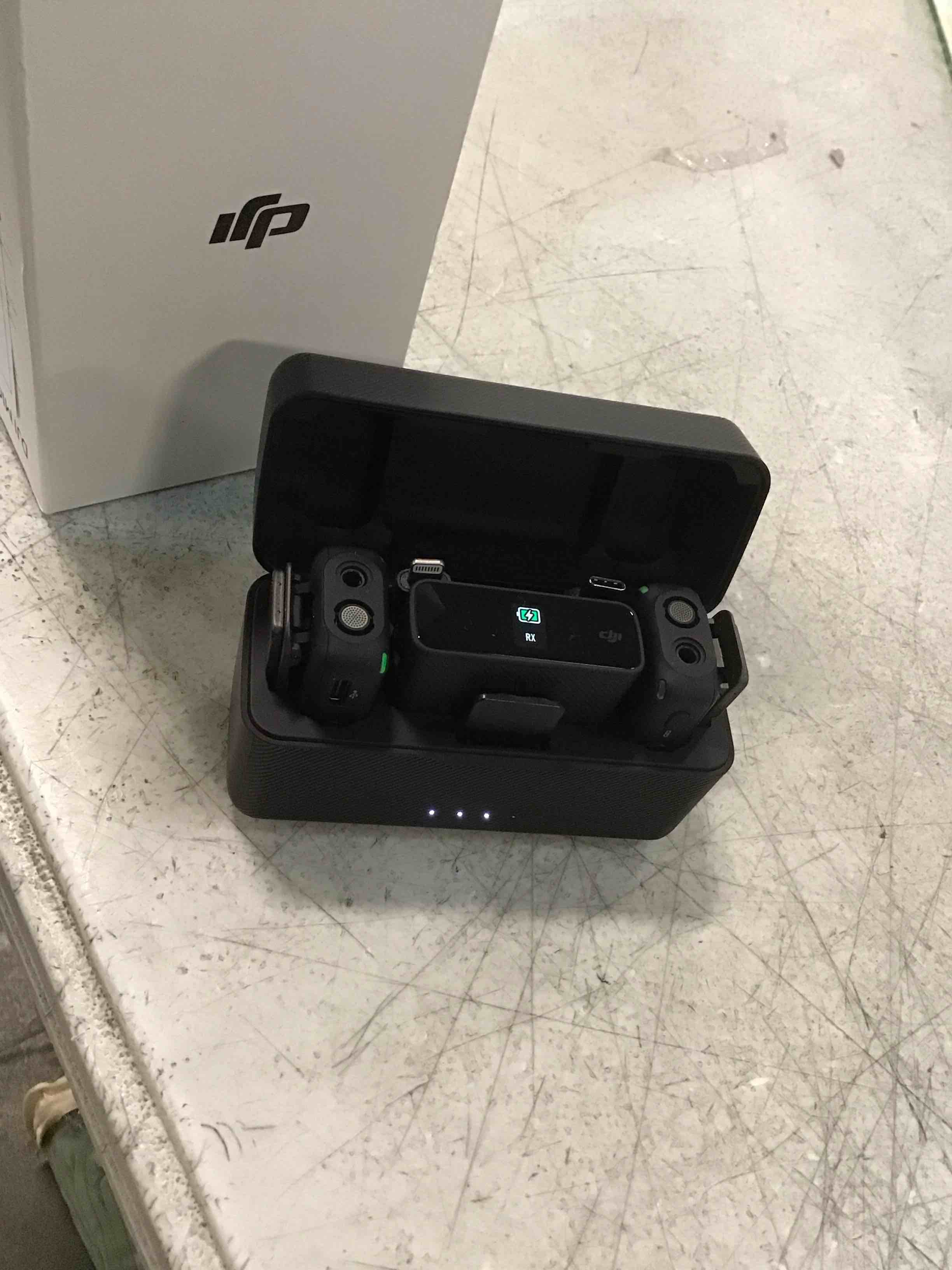 https://s3.amazonaws.com/lotting-images-prod/bidfta/PPE1619882_1736538691251.jpeg