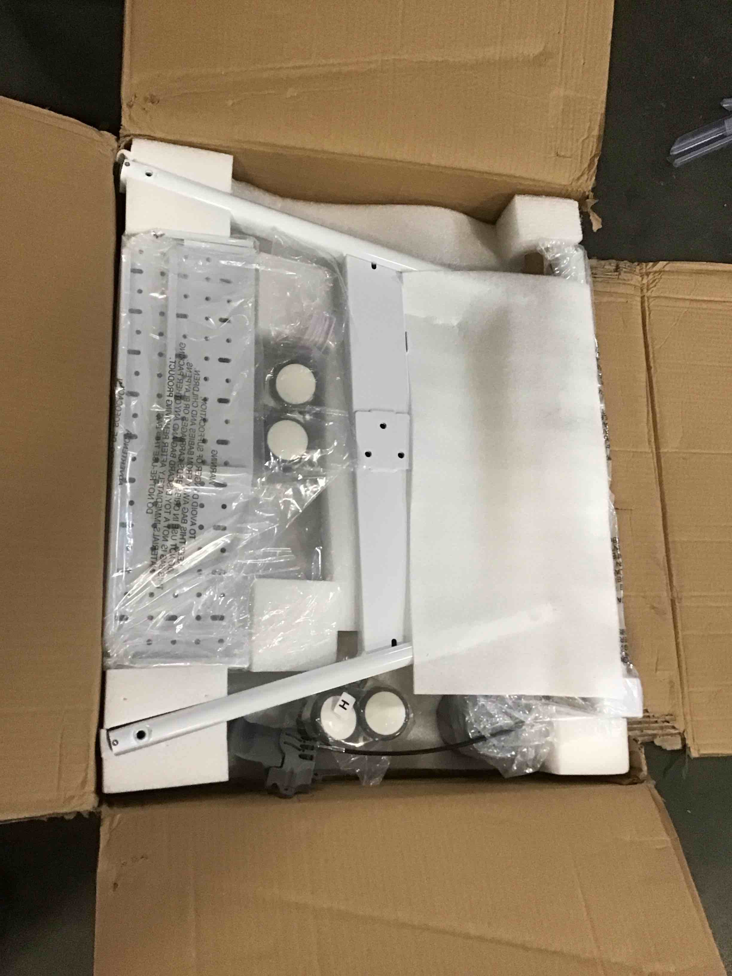 https://s3.amazonaws.com/lotting-images-prod/bidfta/PPE1620348_1736878875409.jpeg