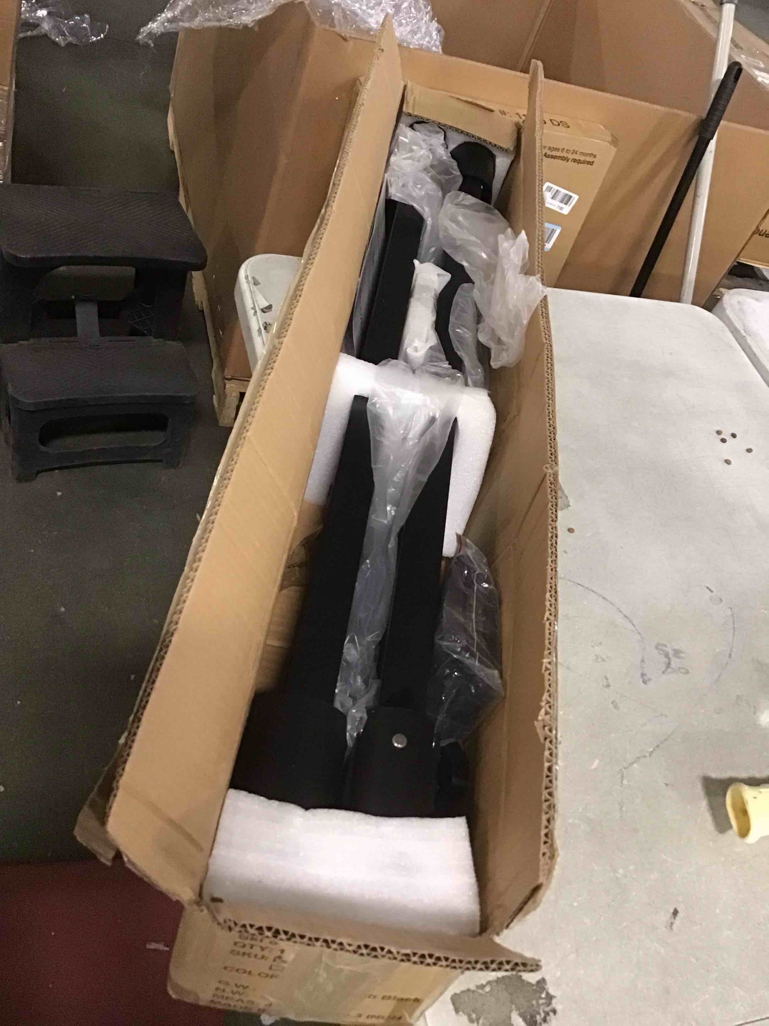 https://s3.amazonaws.com/lotting-images-prod/bidfta/PPE1620391_1736945159704.jpeg