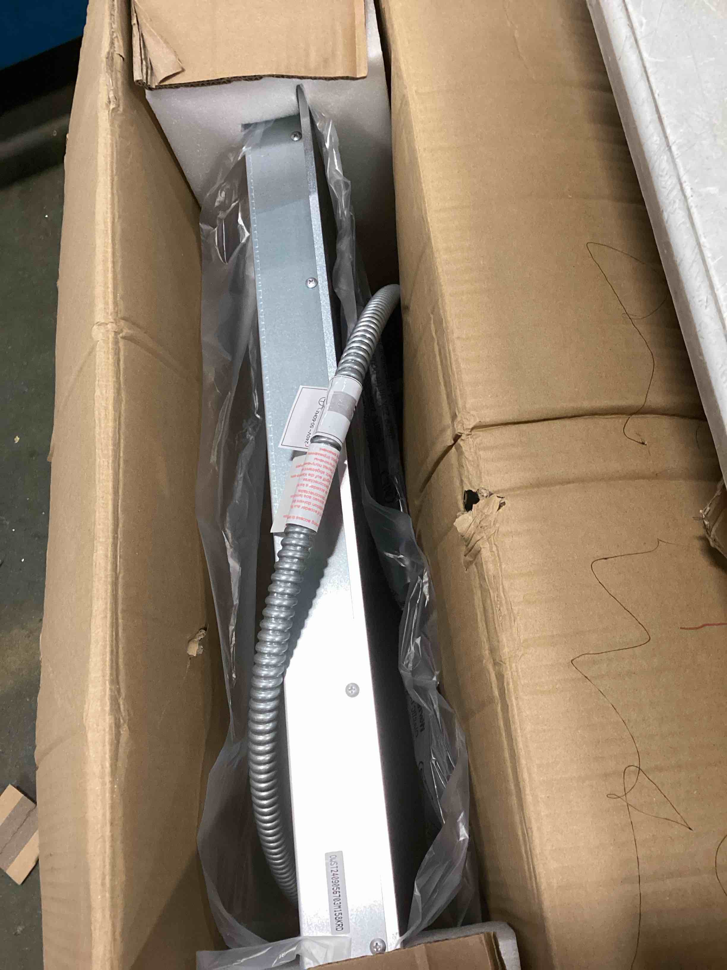 https://s3.amazonaws.com/lotting-images-prod/bidfta/PPE1621578_1736352001936.jpeg