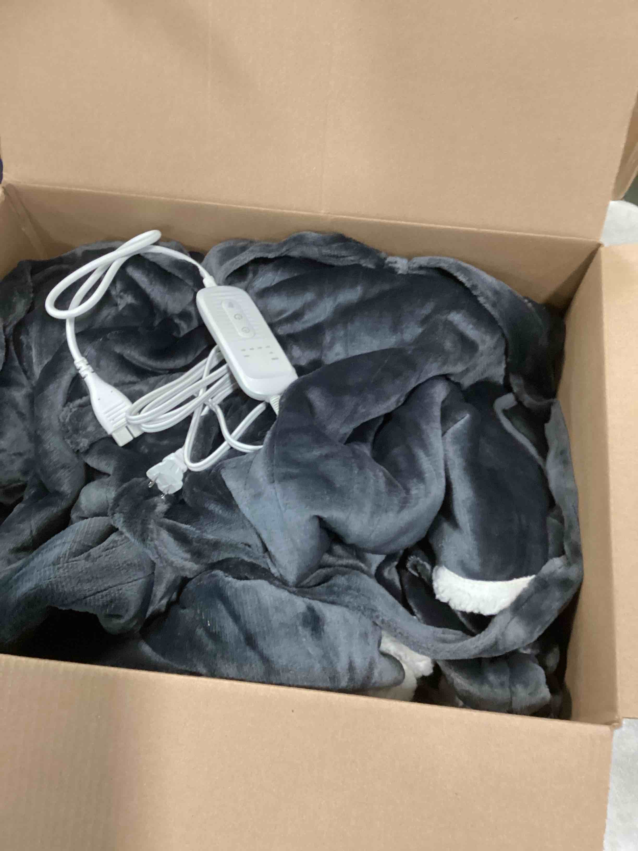 https://s3.amazonaws.com/lotting-images-prod/bidfta/PPE1621755_1736430892009.jpeg