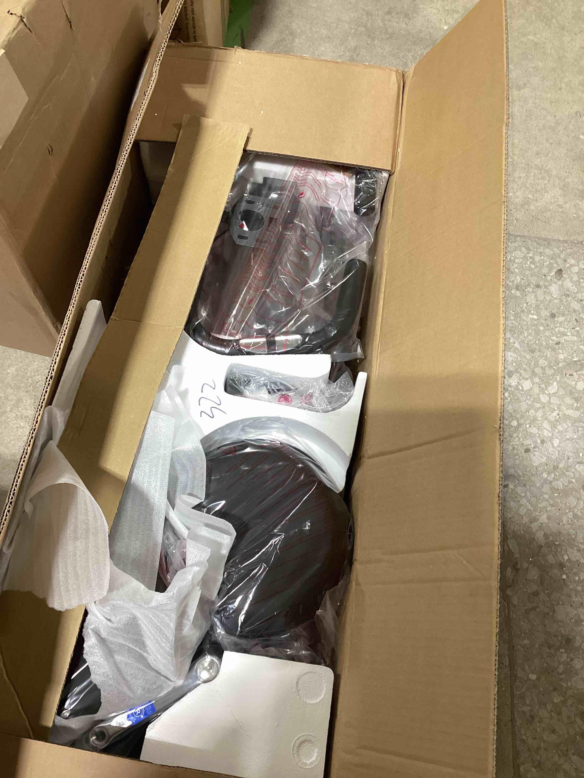 https://s3.amazonaws.com/lotting-images-prod/bidfta/PPE1631063_1736895489314.jpeg