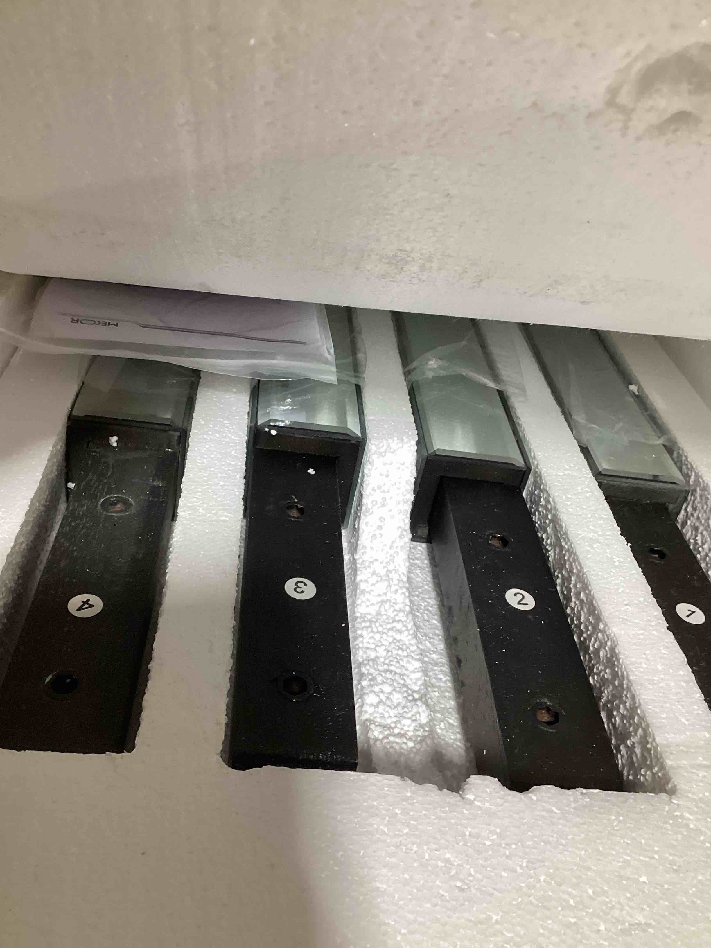 https://s3.amazonaws.com/lotting-images-prod/bidfta/PPE1631347_1737735098468.jpeg