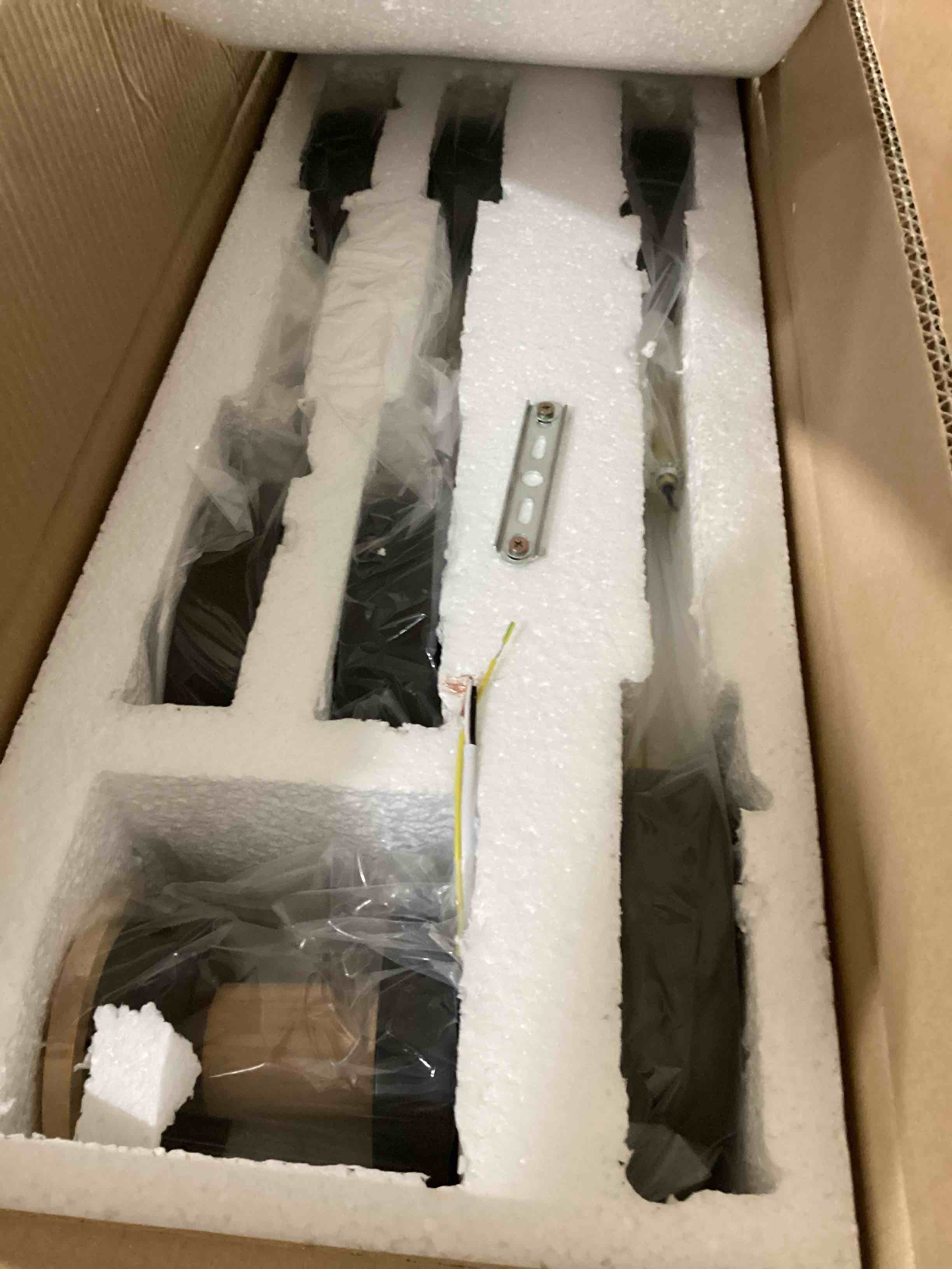 https://s3.amazonaws.com/lotting-images-prod/bidfta/PPE1631670_1738864007251.jpeg
