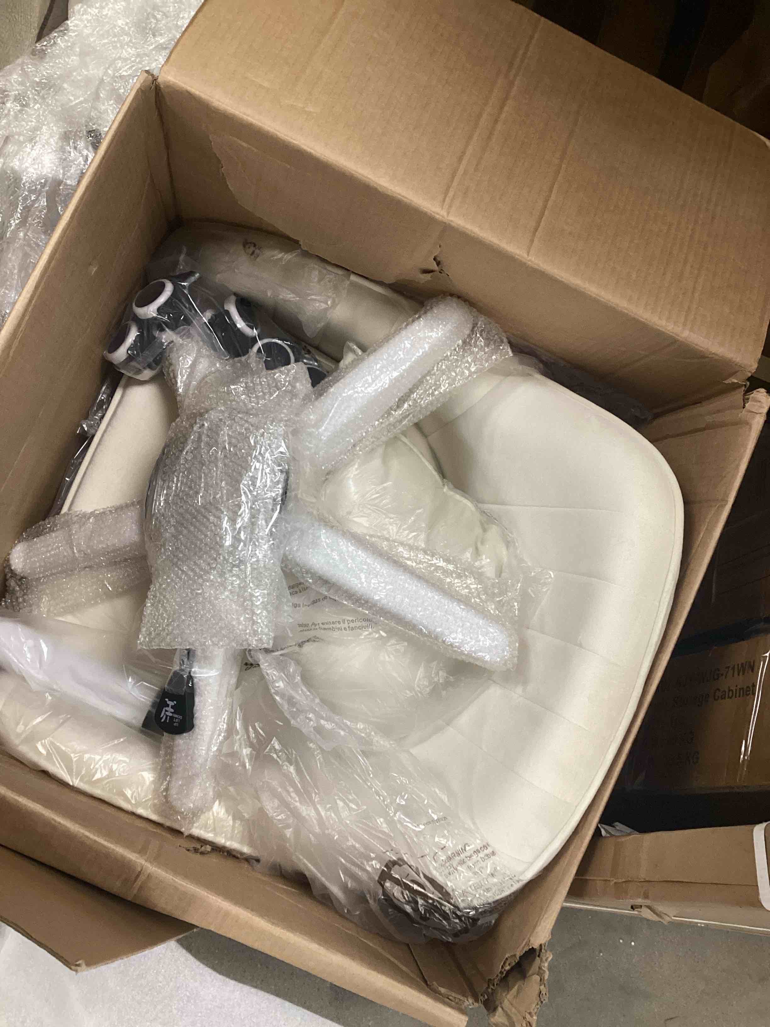 https://s3.amazonaws.com/lotting-images-prod/bidfta/PPE1638142_1745506155861.jpeg