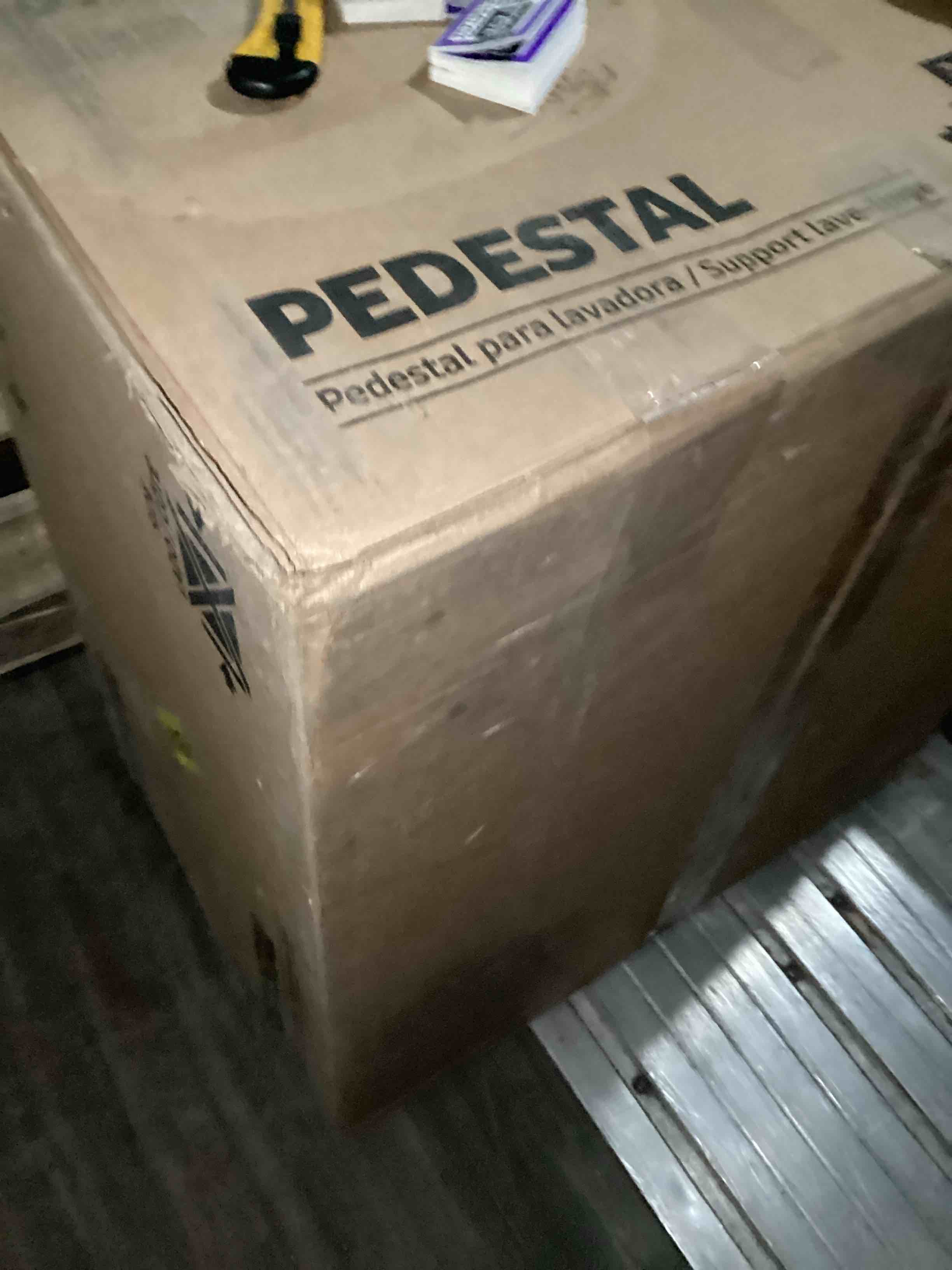 https://s3.amazonaws.com/lotting-images-prod/bidfta/PPE1647252_1747144517182.jpeg