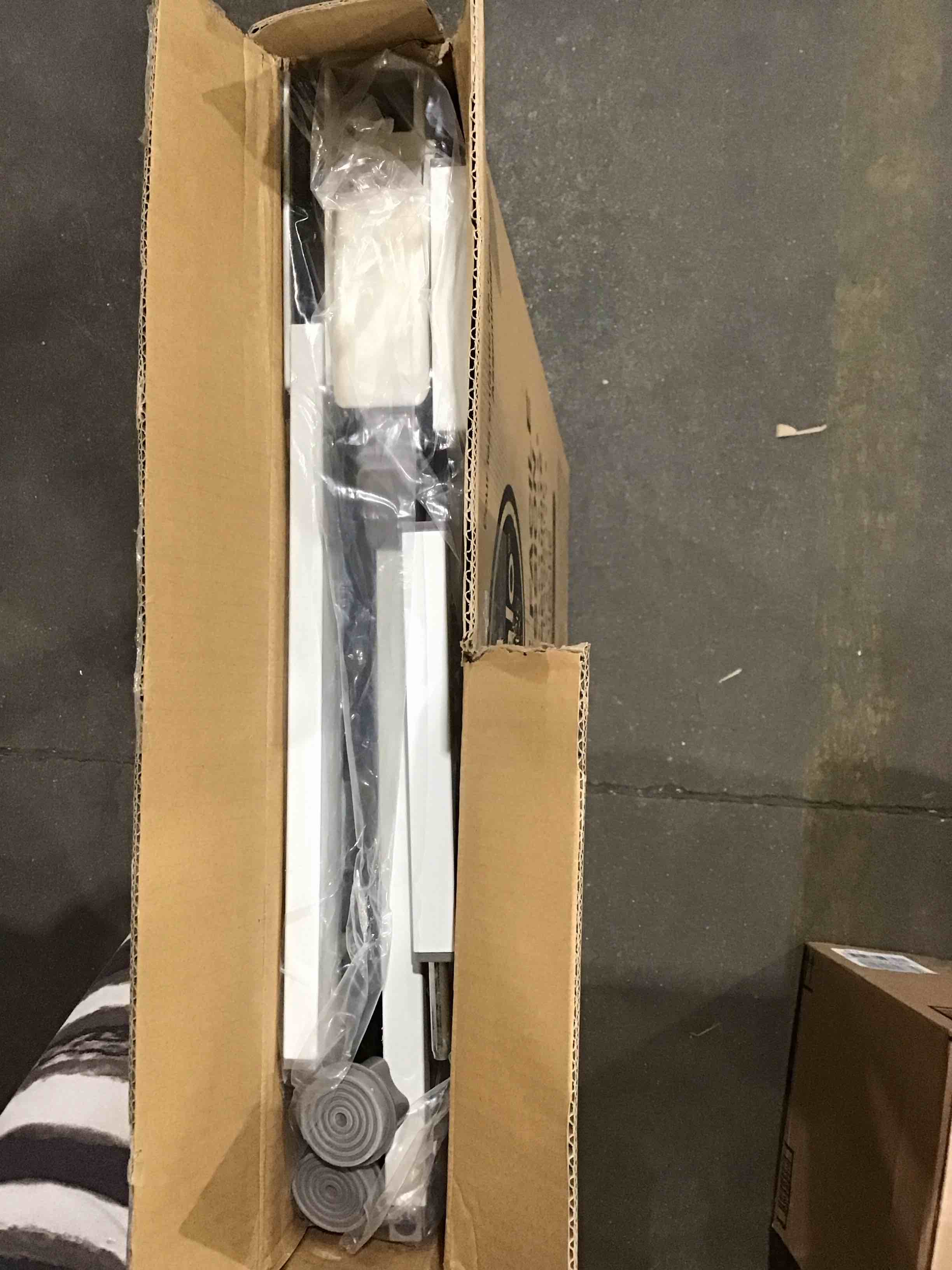 https://s3.amazonaws.com/lotting-images-prod/bidfta/PPE1657800_1744204986075.jpeg