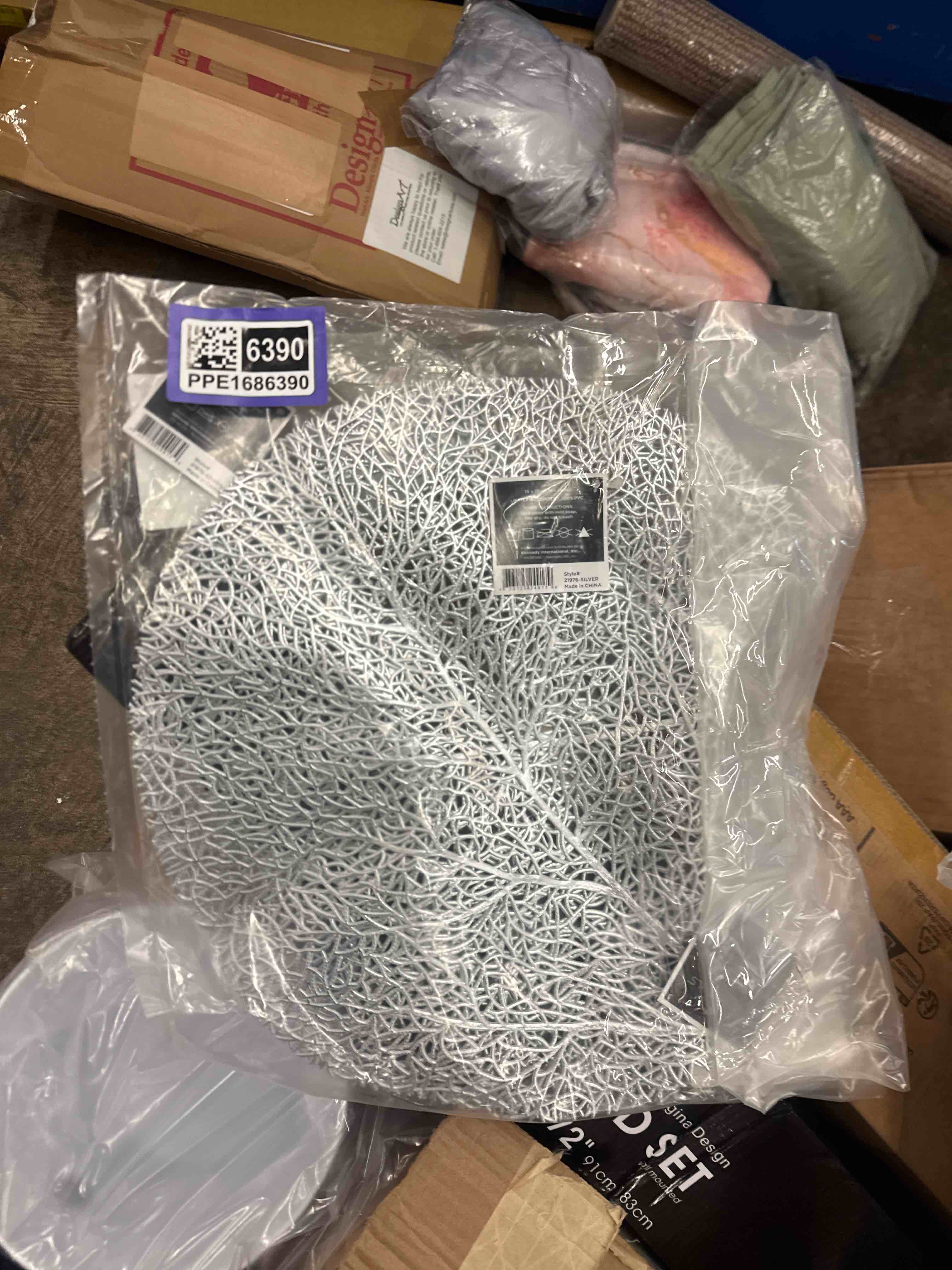 Condition photo showing New/Like New for home details 2 pack round tree laser cut placemat, kitchen, dinning room, place setting, décor, silver 21976-silver 